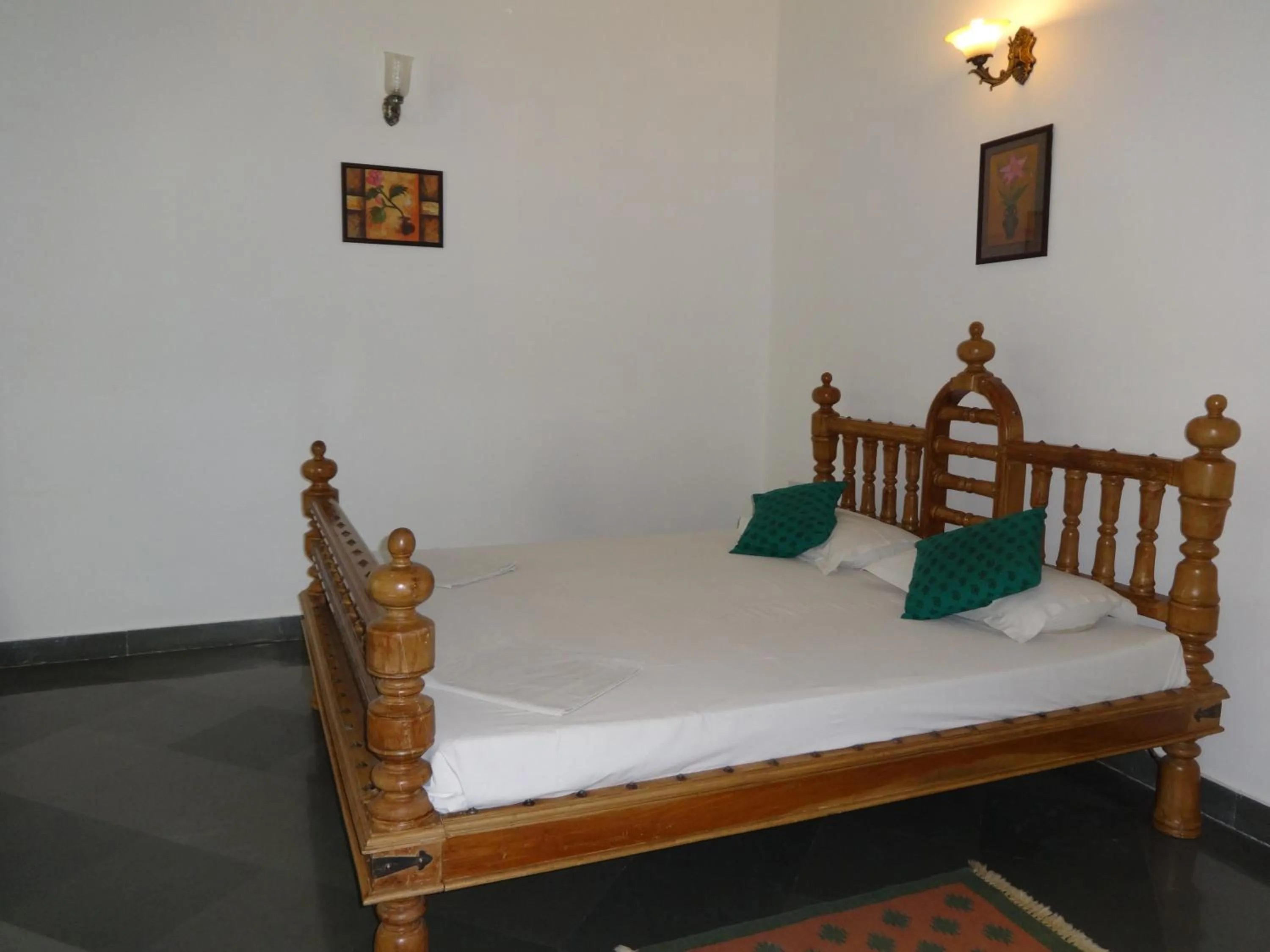 Bed in Aashiya Haveli