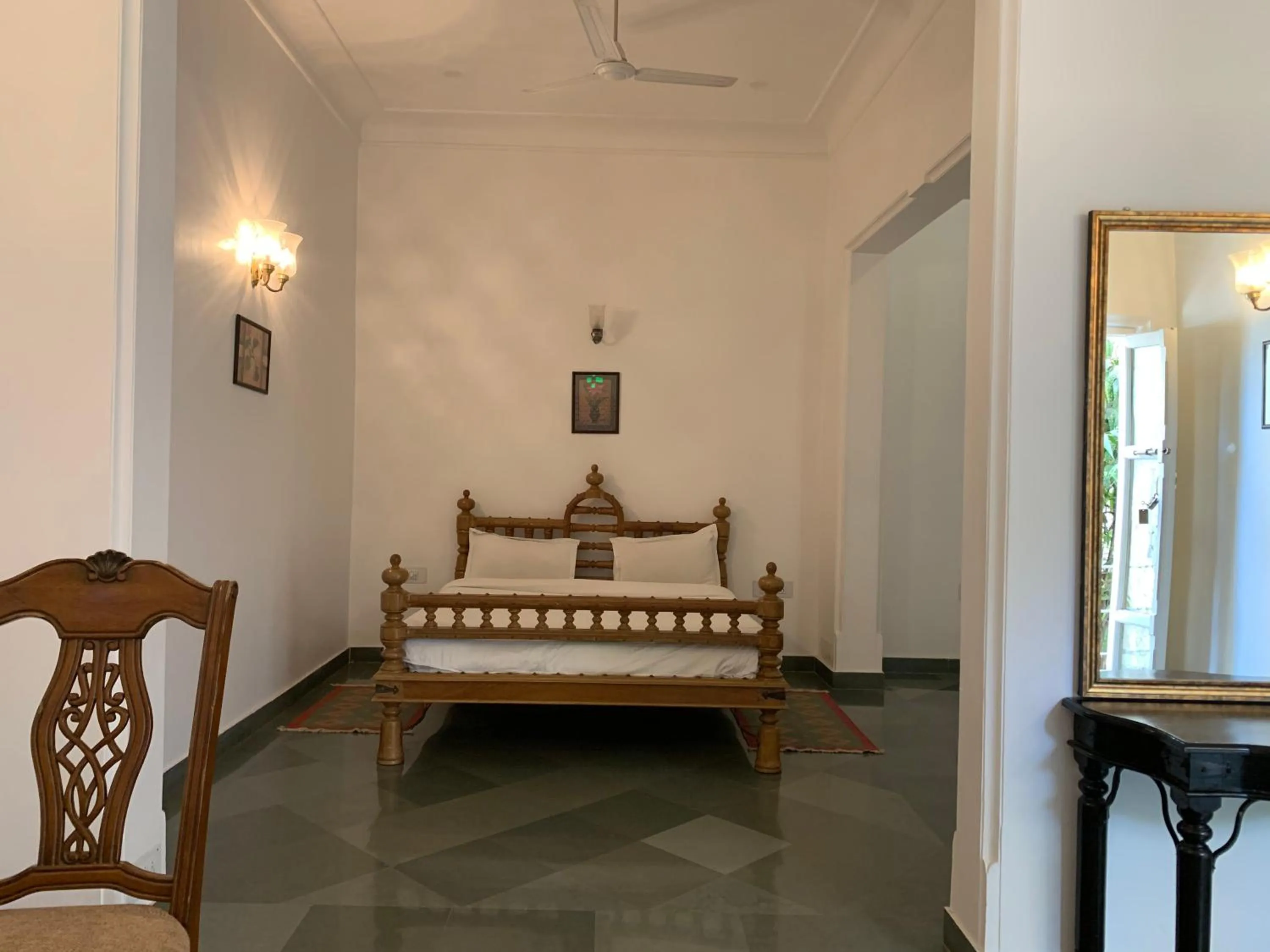 Bed in Aashiya Haveli