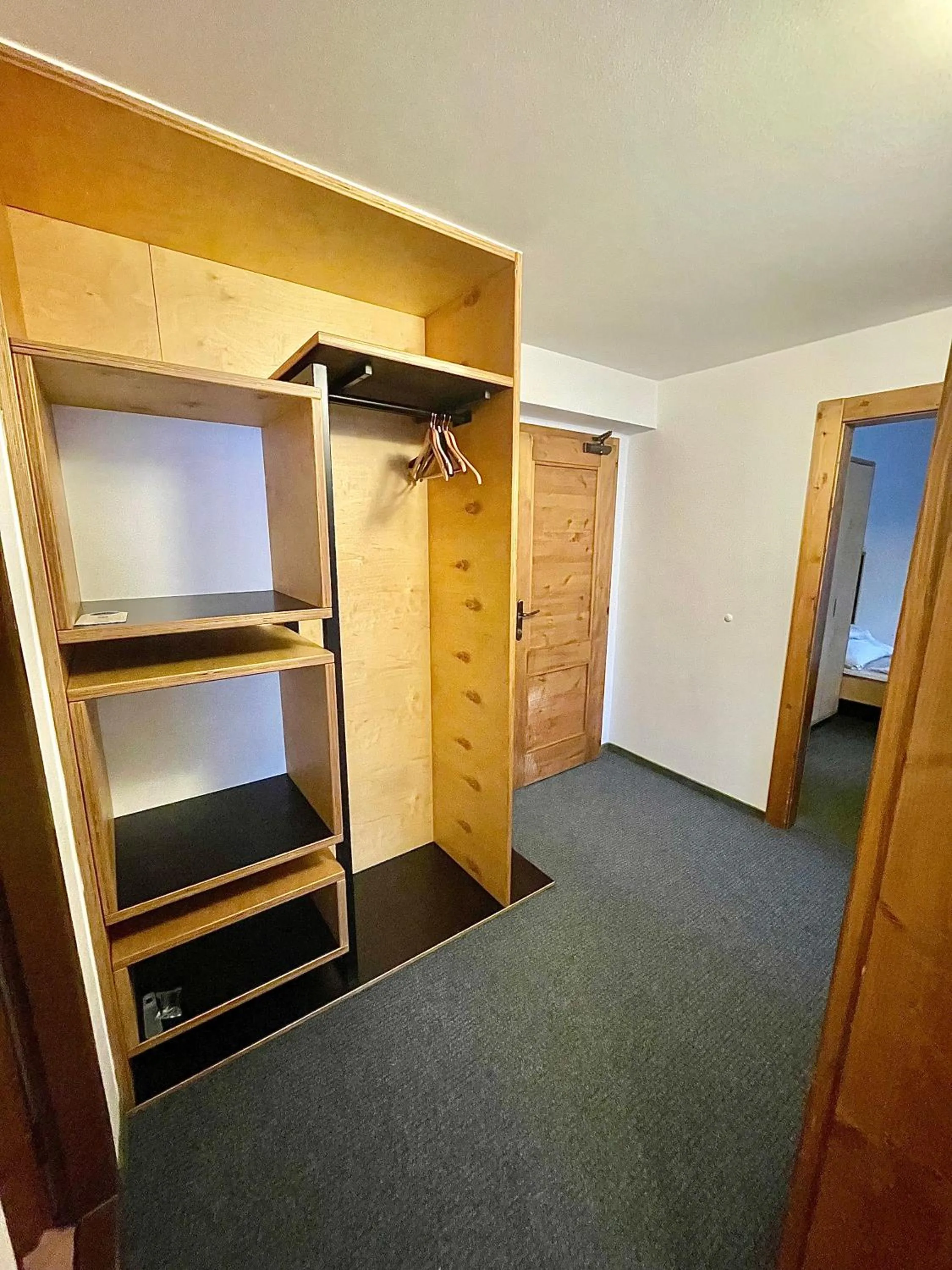 wardrobe, Bathroom in Hotel Diery