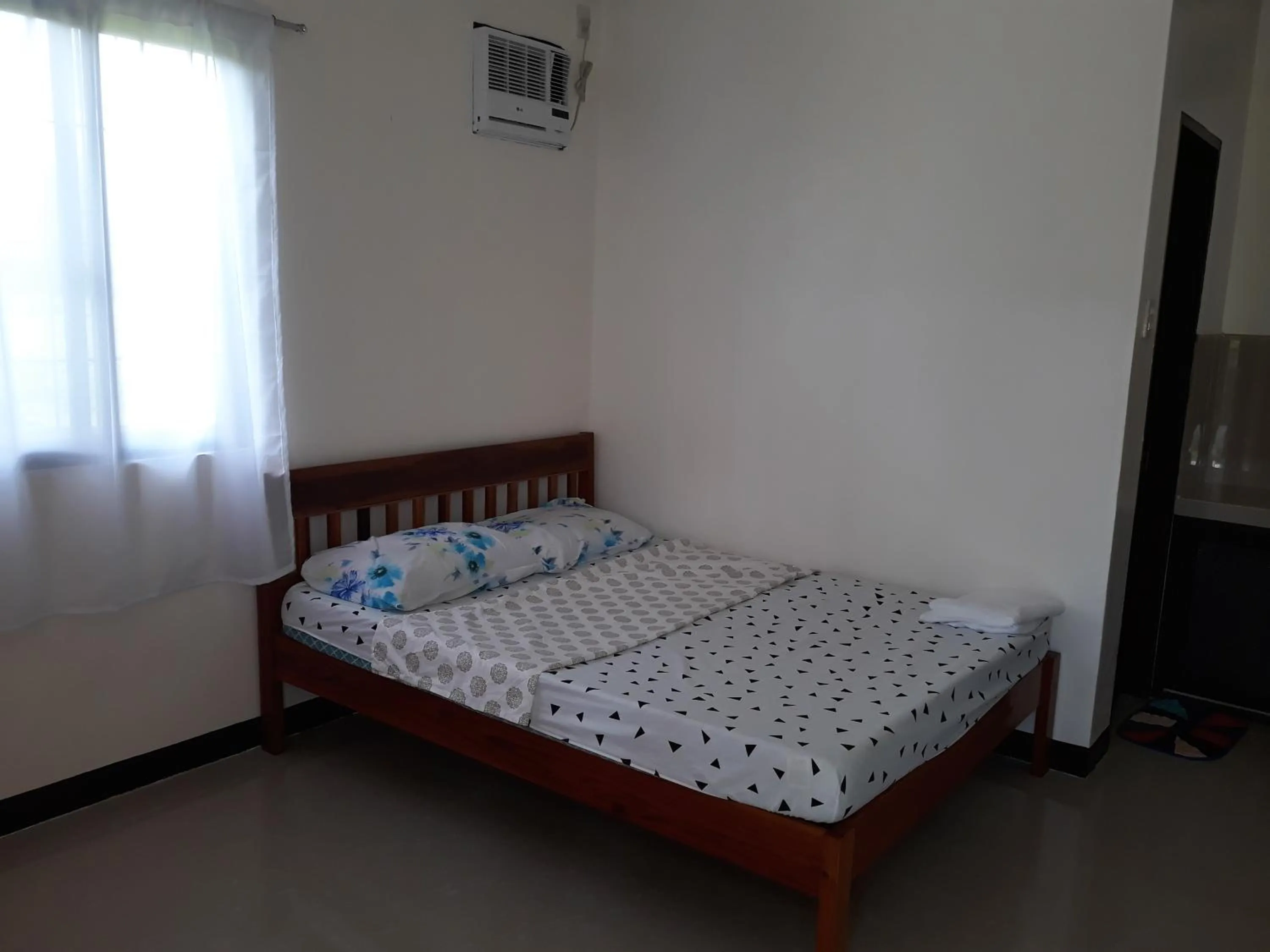 Photo of the whole room, Bed in Gardenview Homestay Siargao