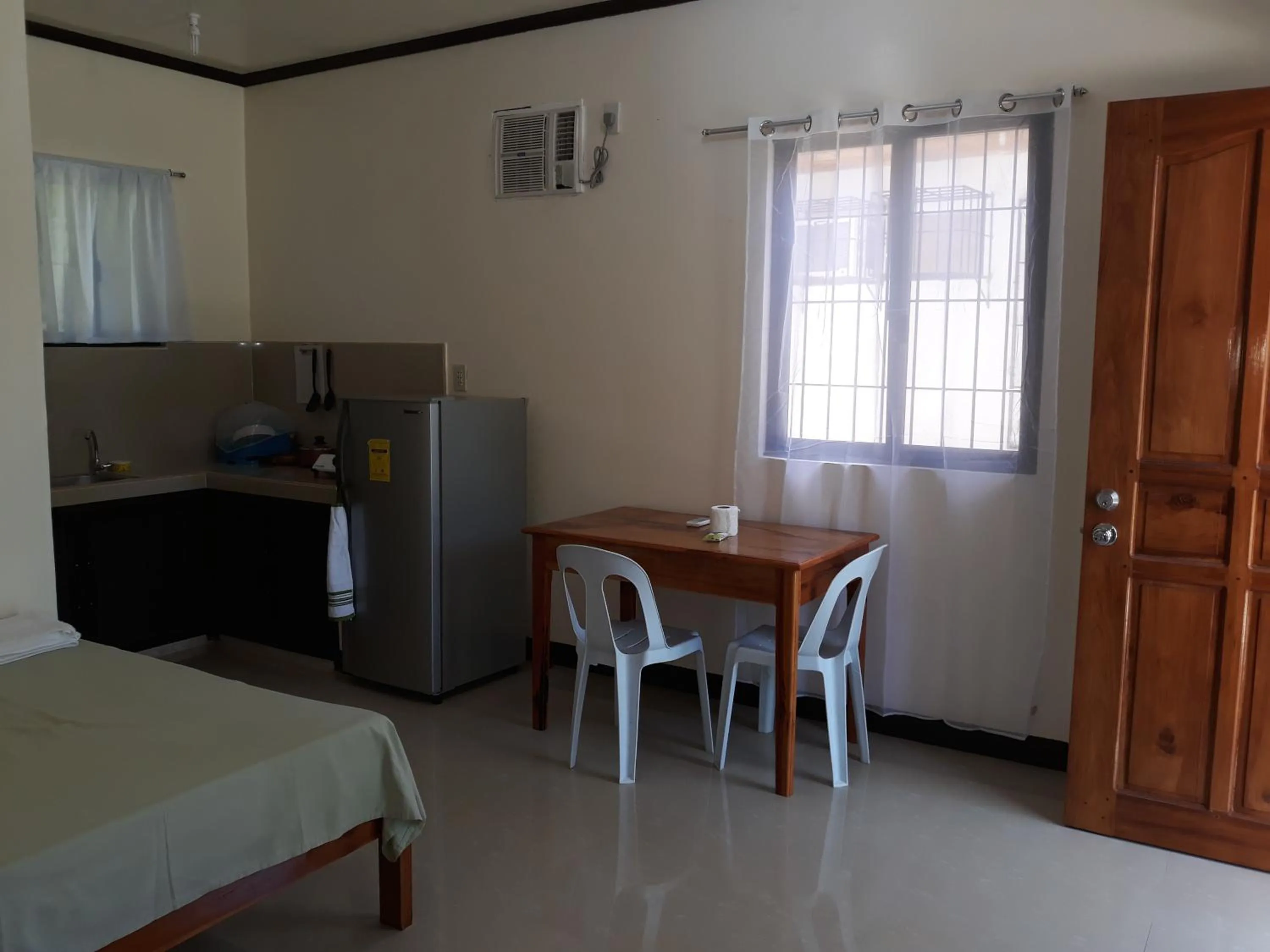 Dining area, Bed in Gardenview Homestay Siargao