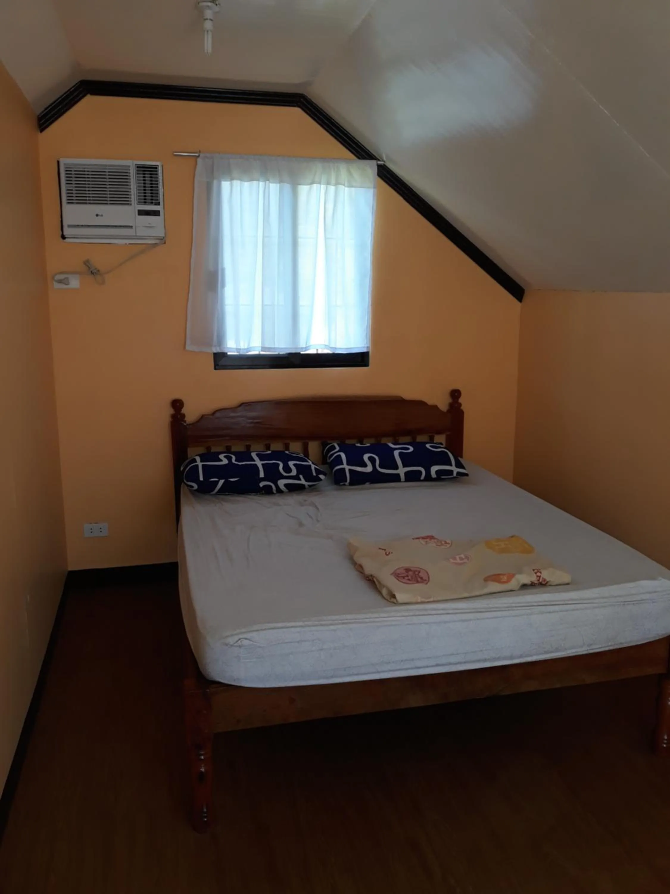 Photo of the whole room, Bed in Gardenview Homestay Siargao