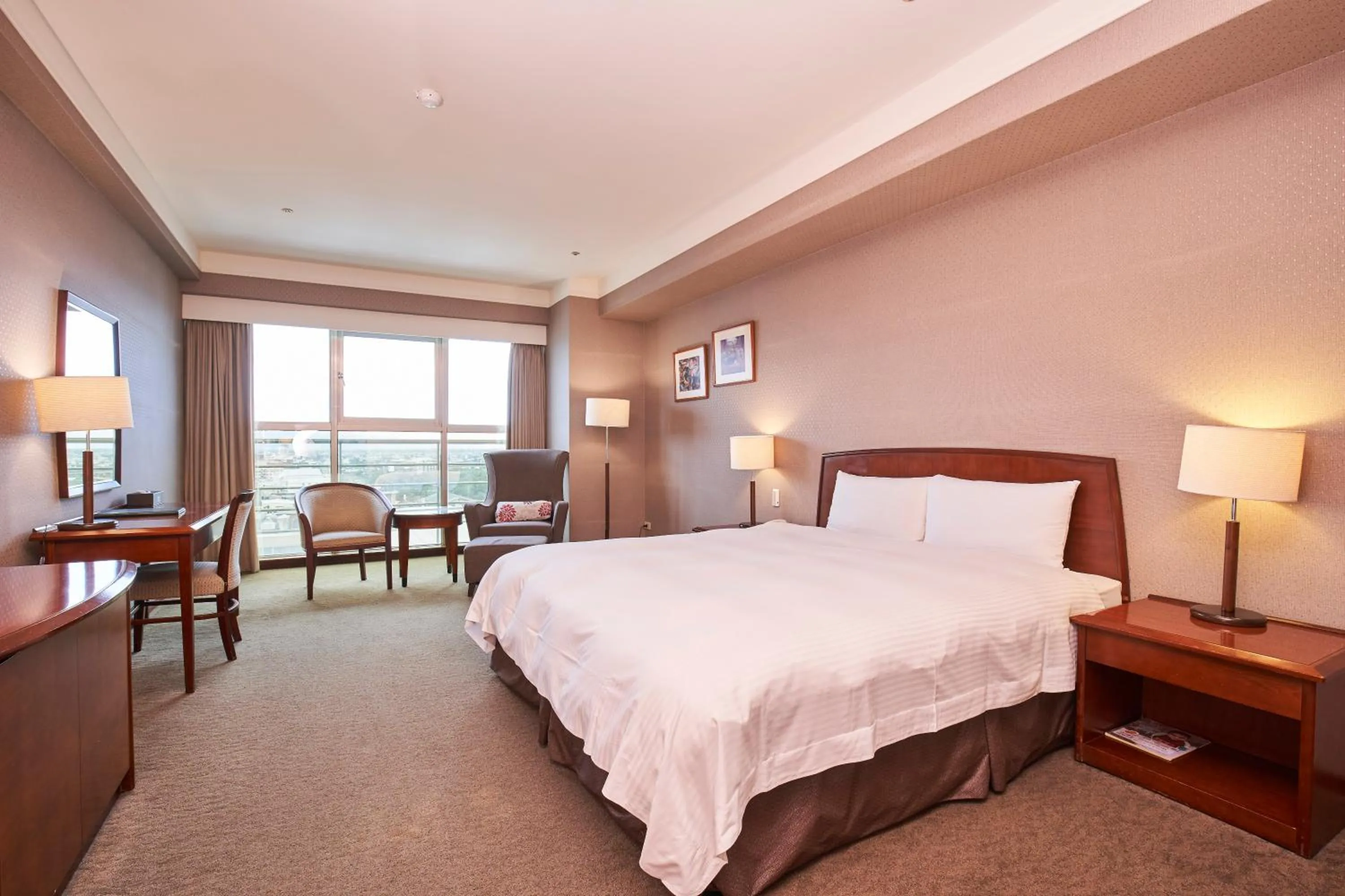 Photo of the whole room, Bed in Kavalan Hotel