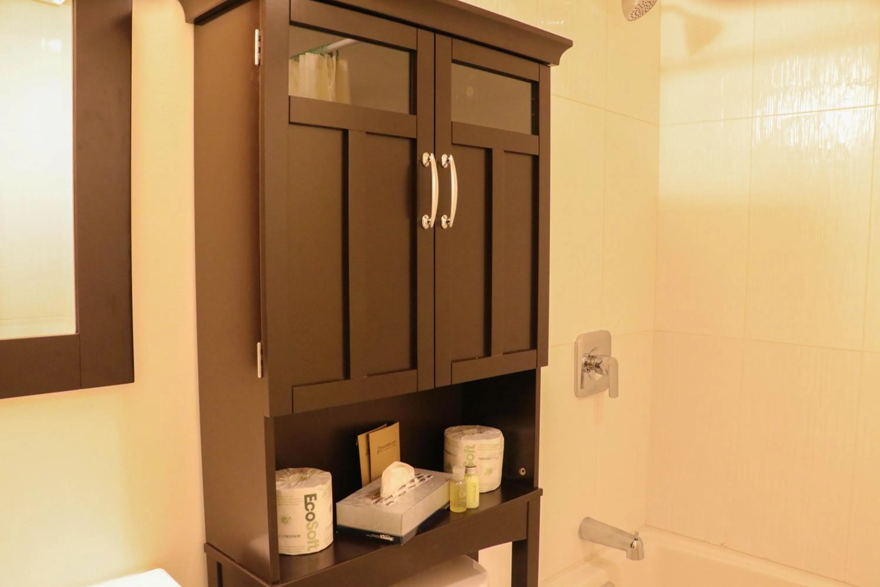 Bathroom in The Waterfront Suites and Marina