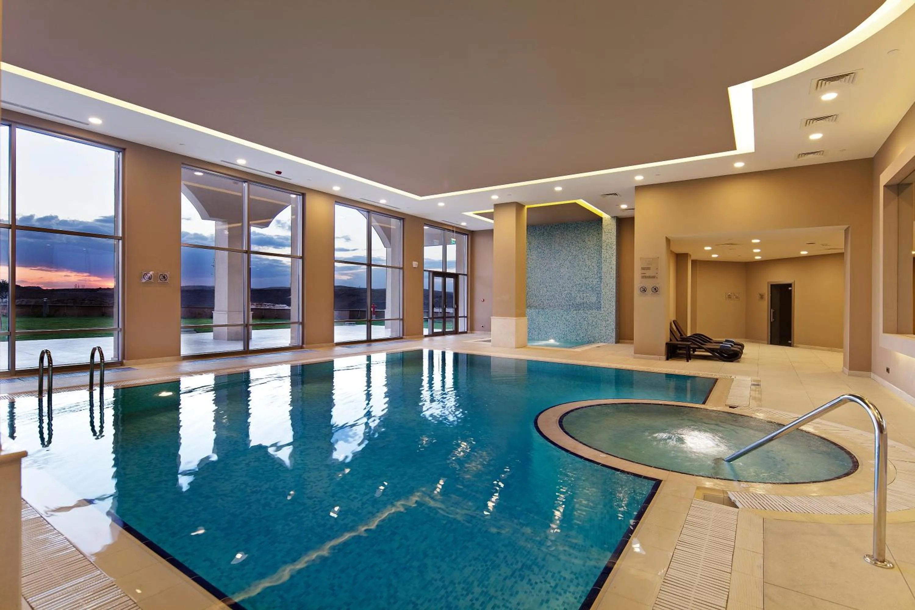 Swimming pool in Hilton Garden Inn Mardin