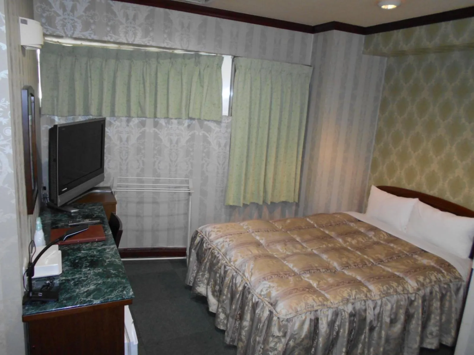 Bed in Nishikawaguchi Station Hotel Stay Lounge