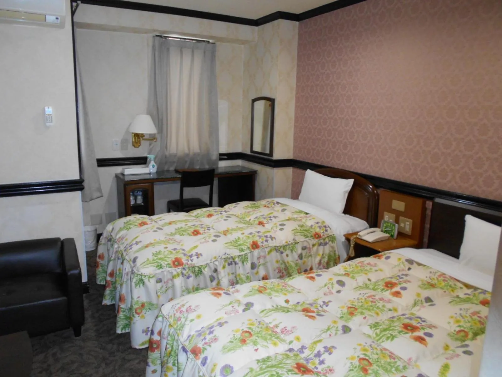 Bed in Nishikawaguchi Station Hotel Stay Lounge