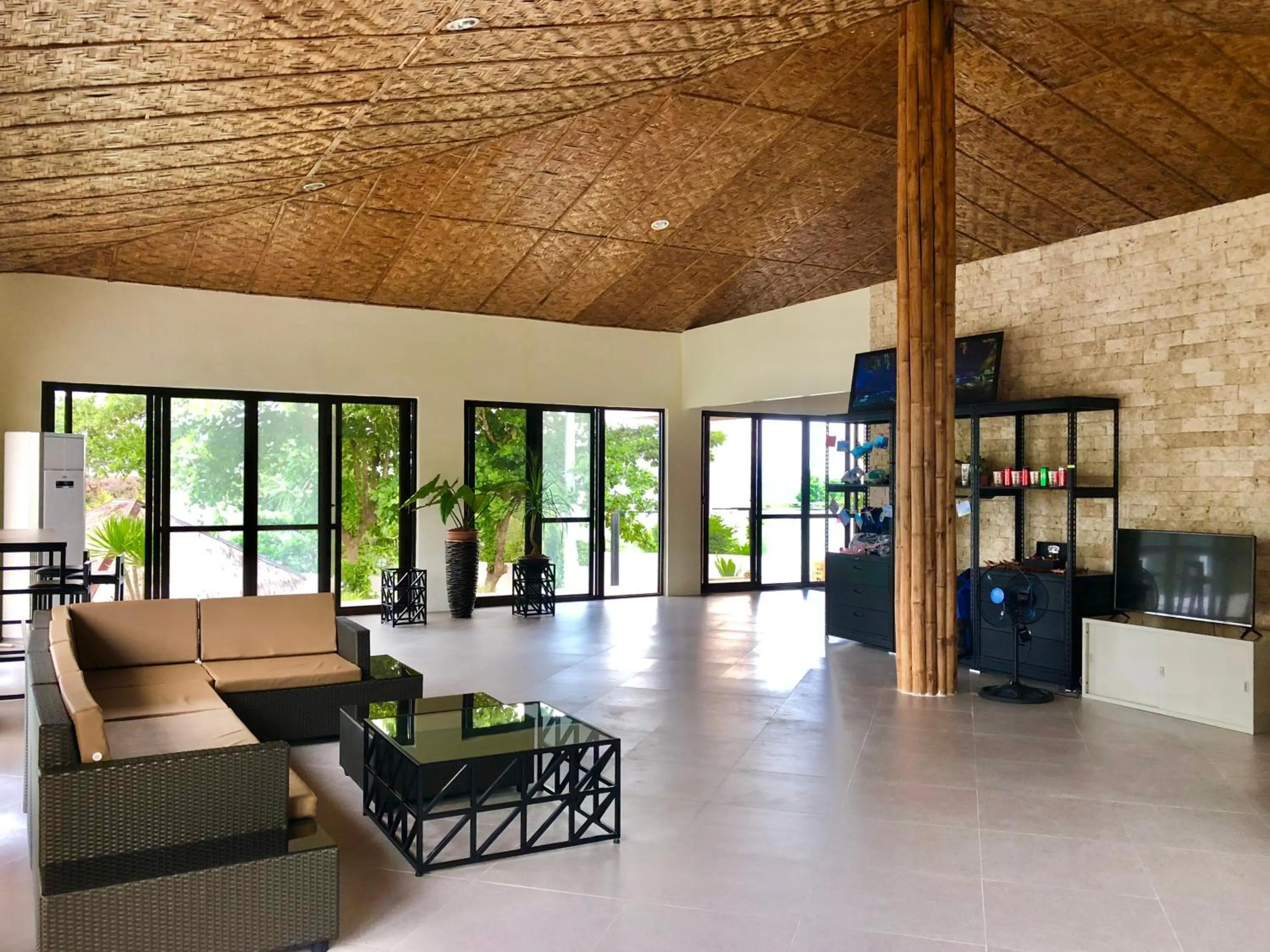 On-site shops in Casa de Moalboal