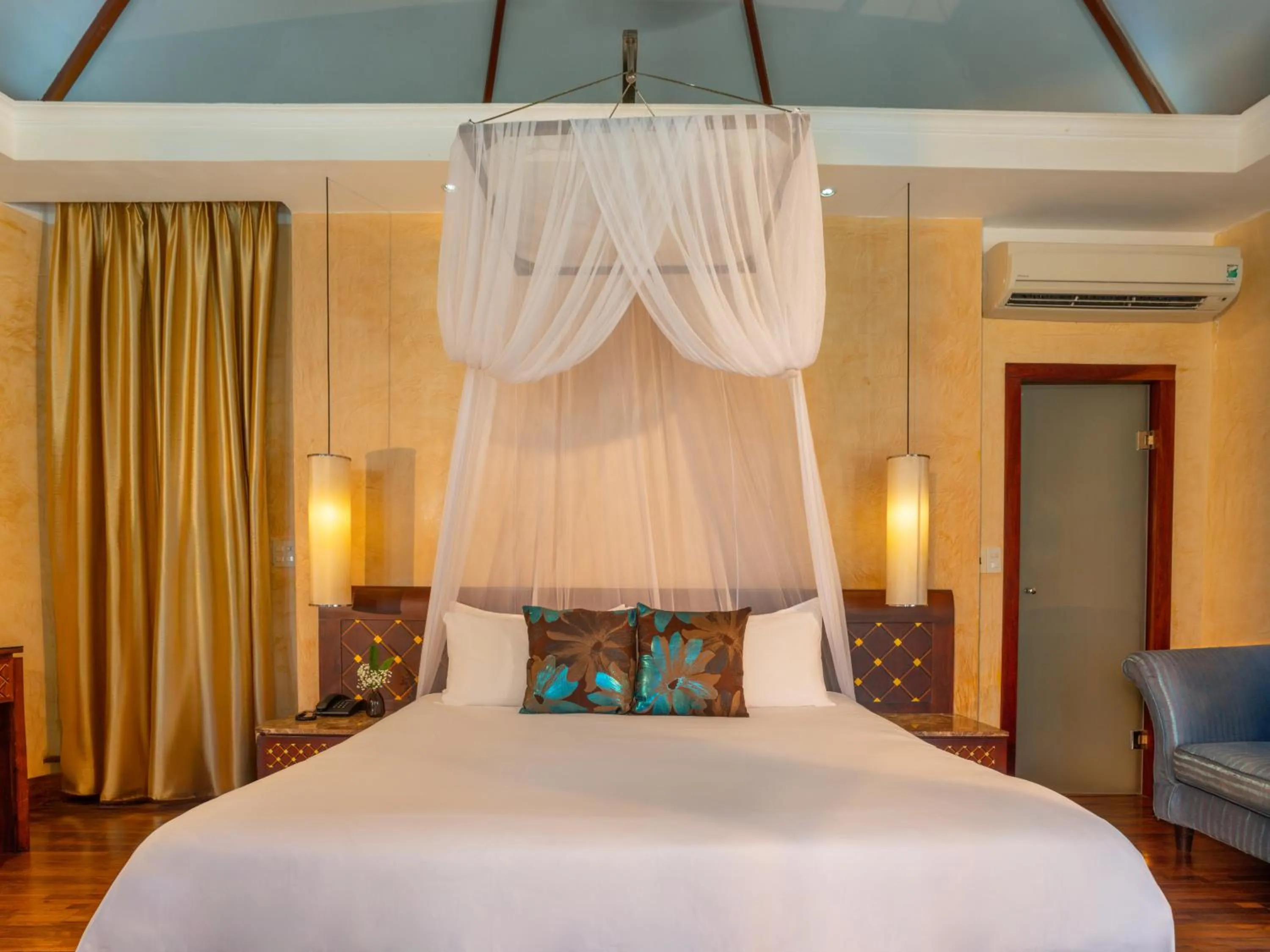 Bed in Sunsea Resort