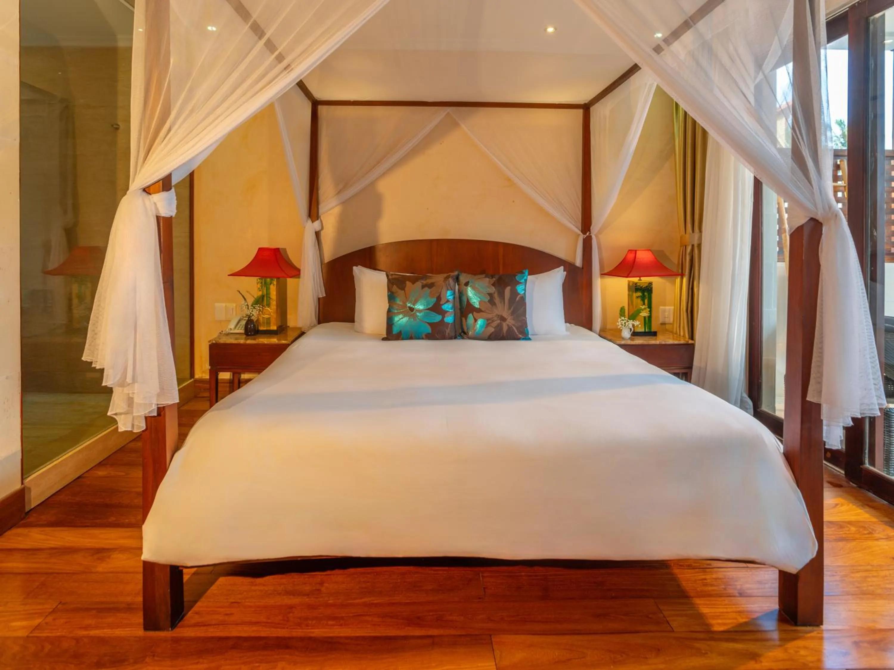 Bed in Sunsea Resort