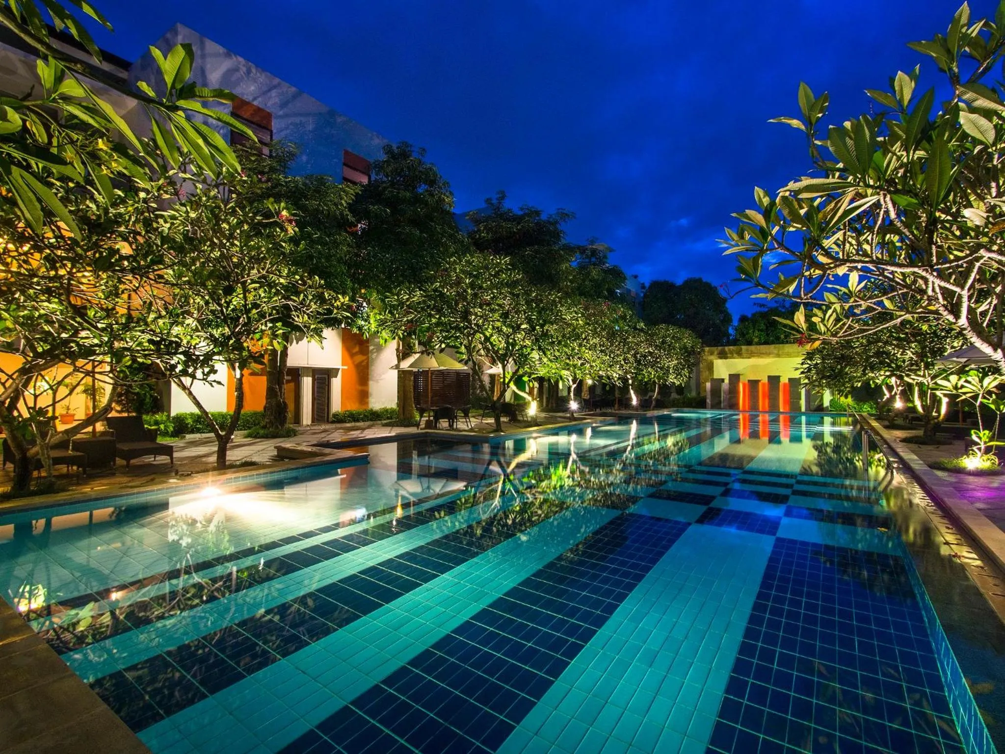 Swimming pool in The Victoria Hotel Yogyakarta