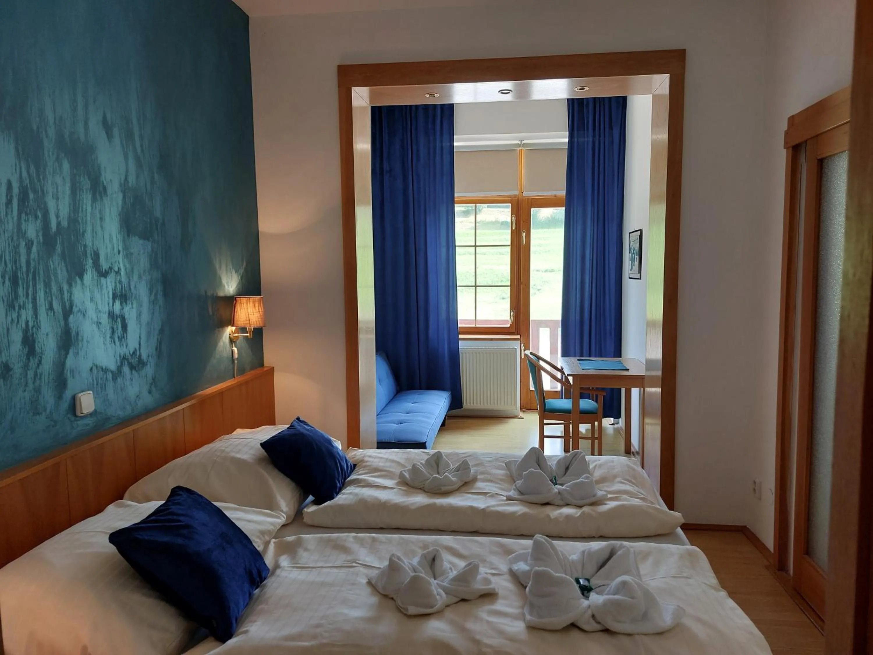 towels, Bed in Hotel Gold