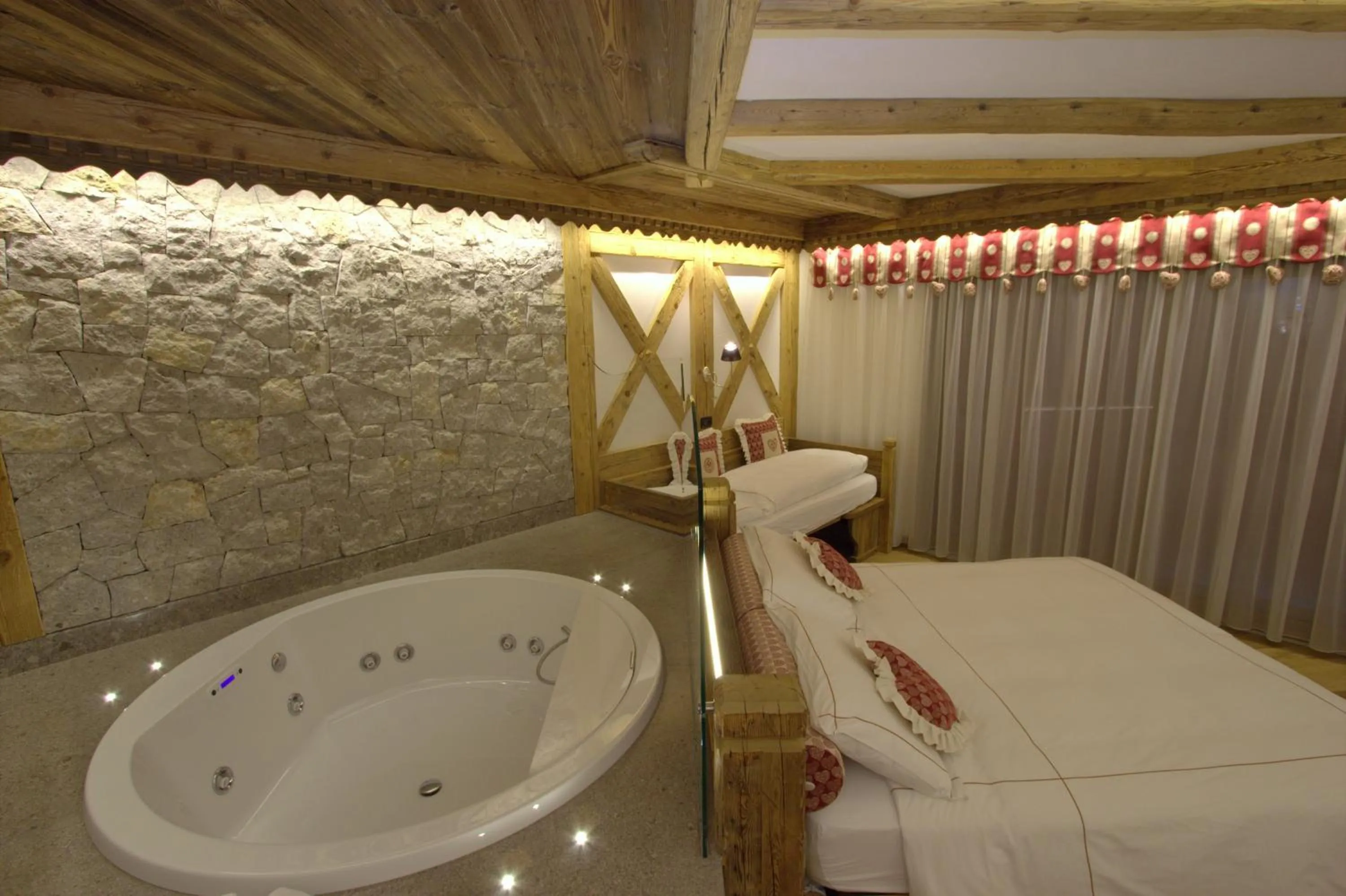 Photo of the whole room, Bed in Chalet Pineta relax location