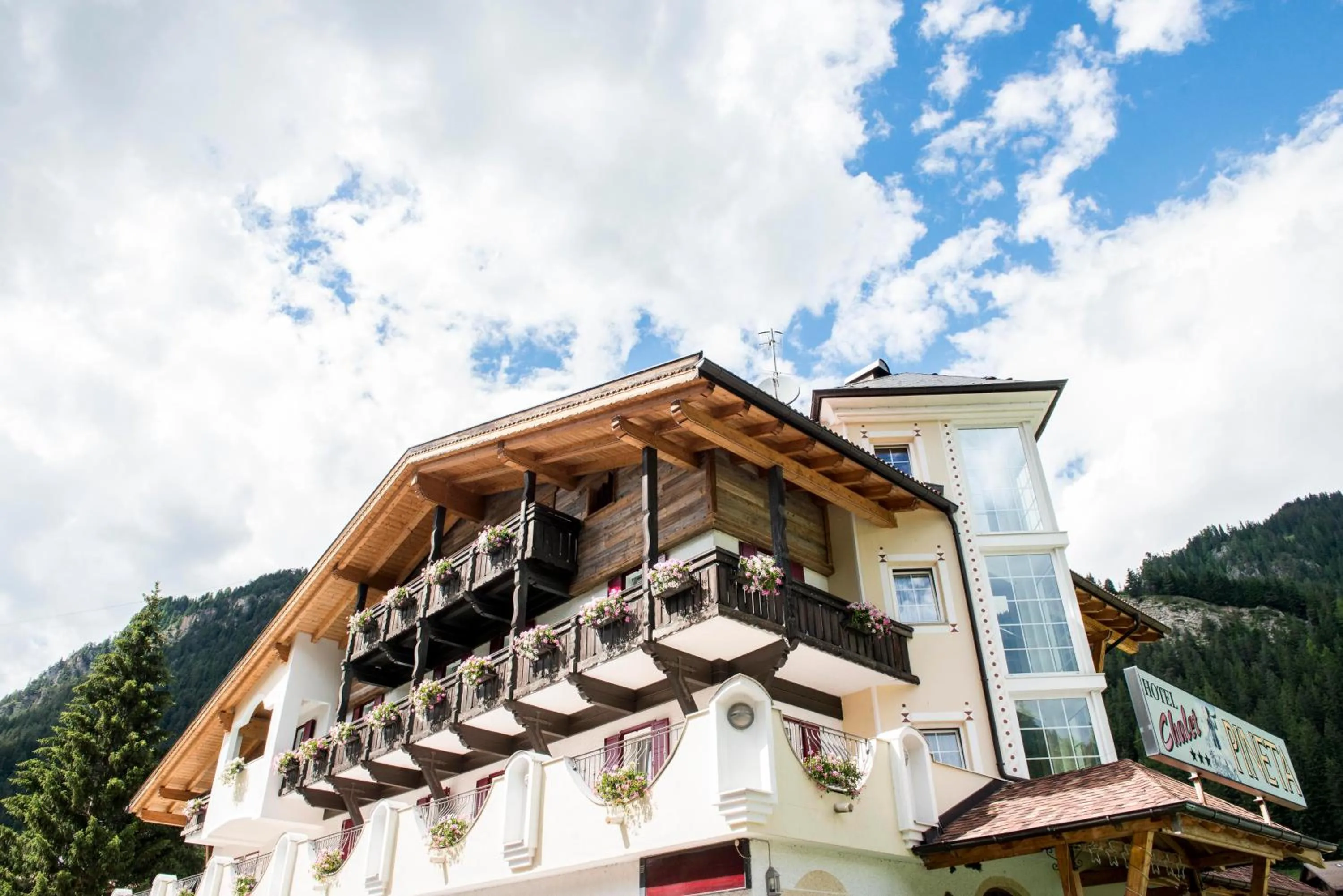 Property building in Chalet Pineta relax location