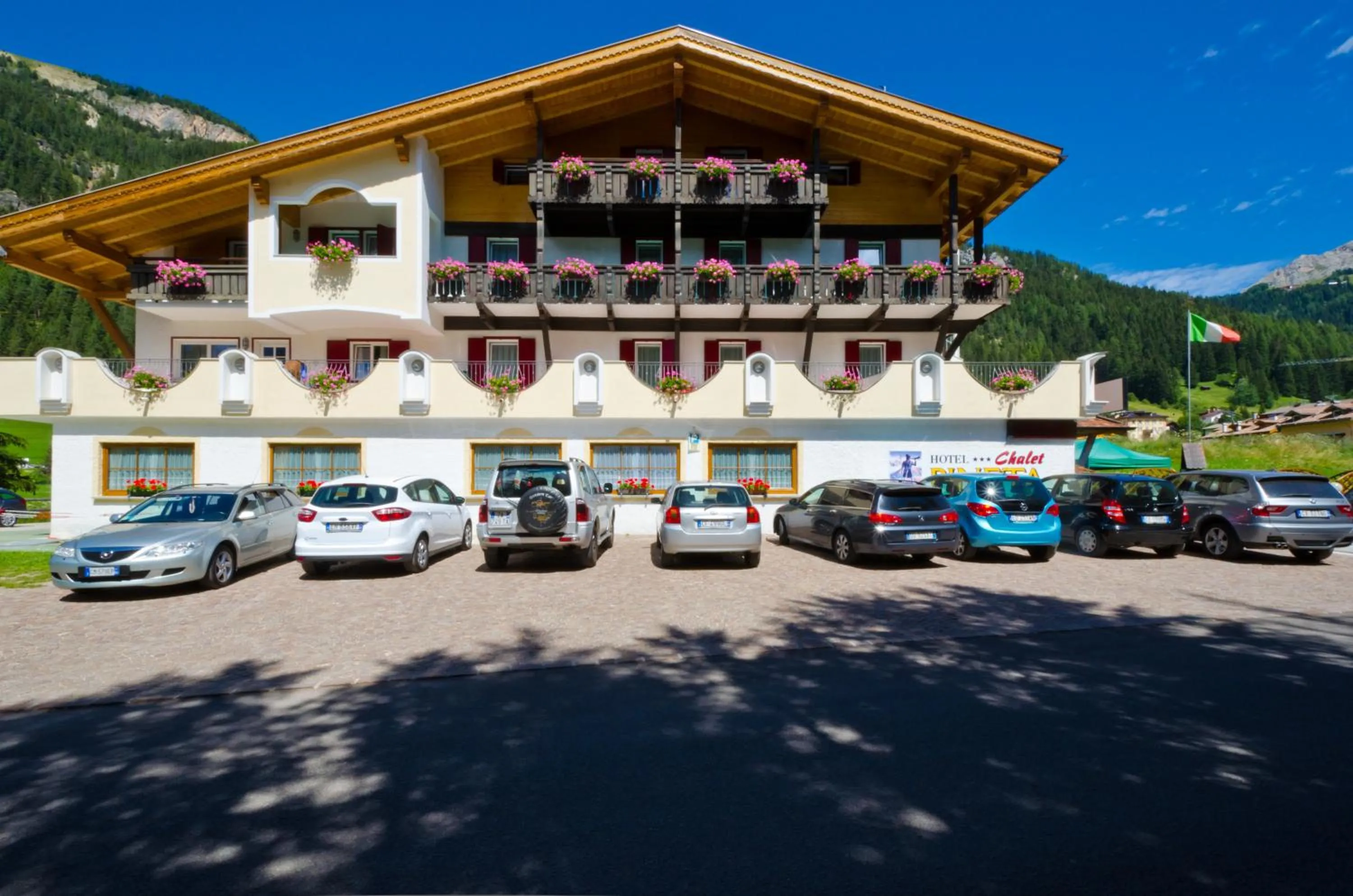 Facade/entrance in Chalet Pineta relax location