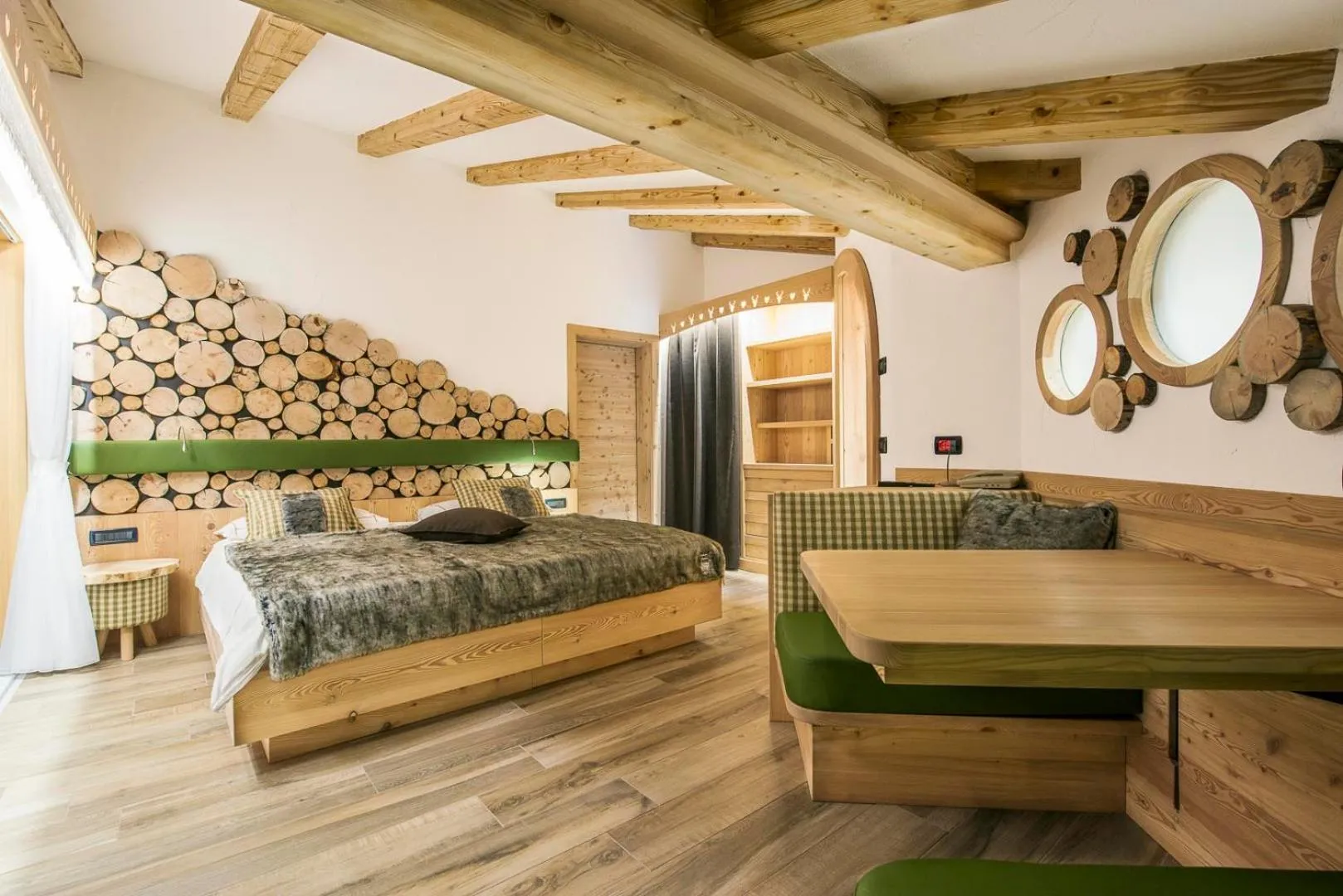 Living room, Bed in Chalet Pineta relax location