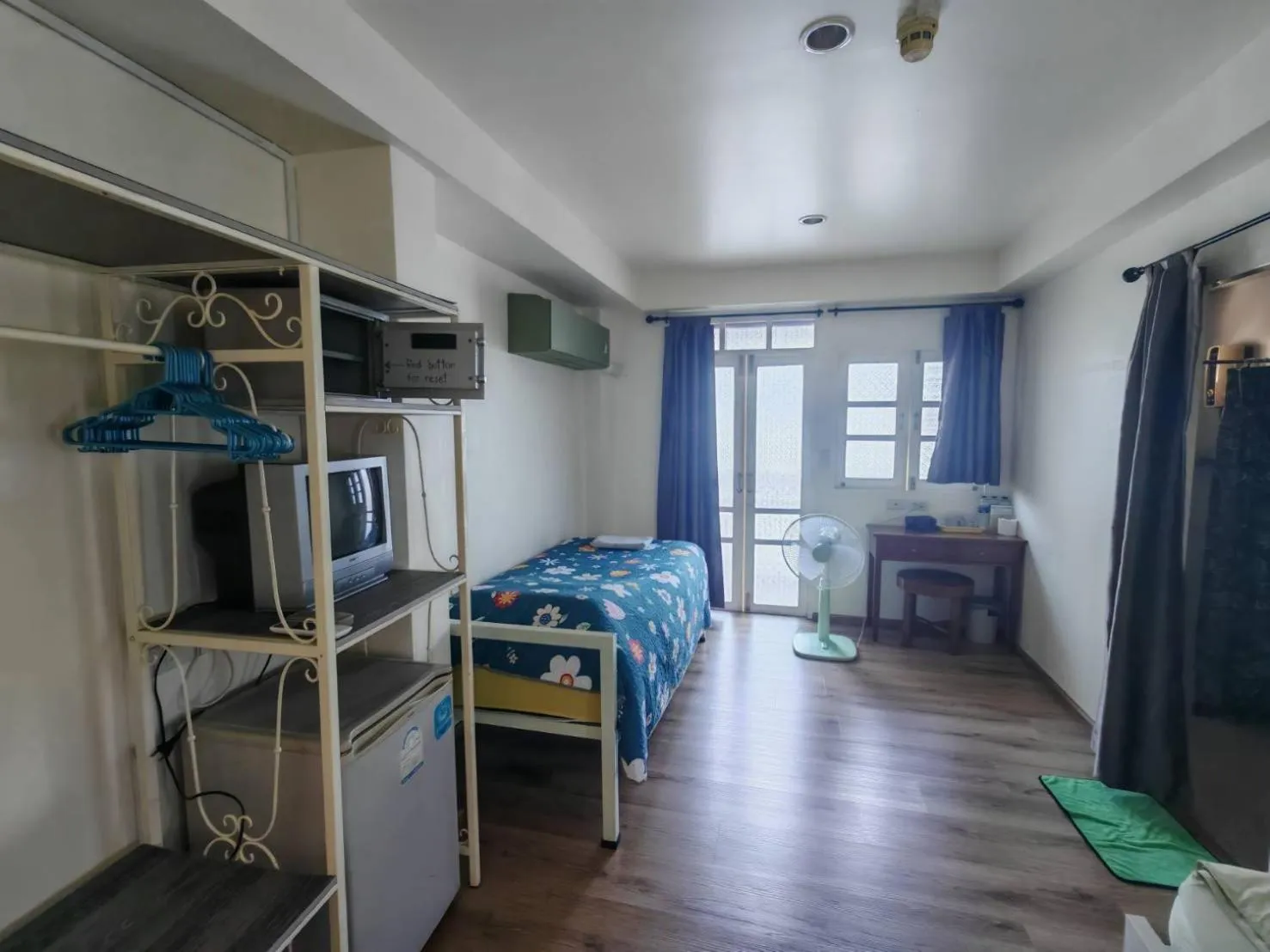 Bed in Roof View Place