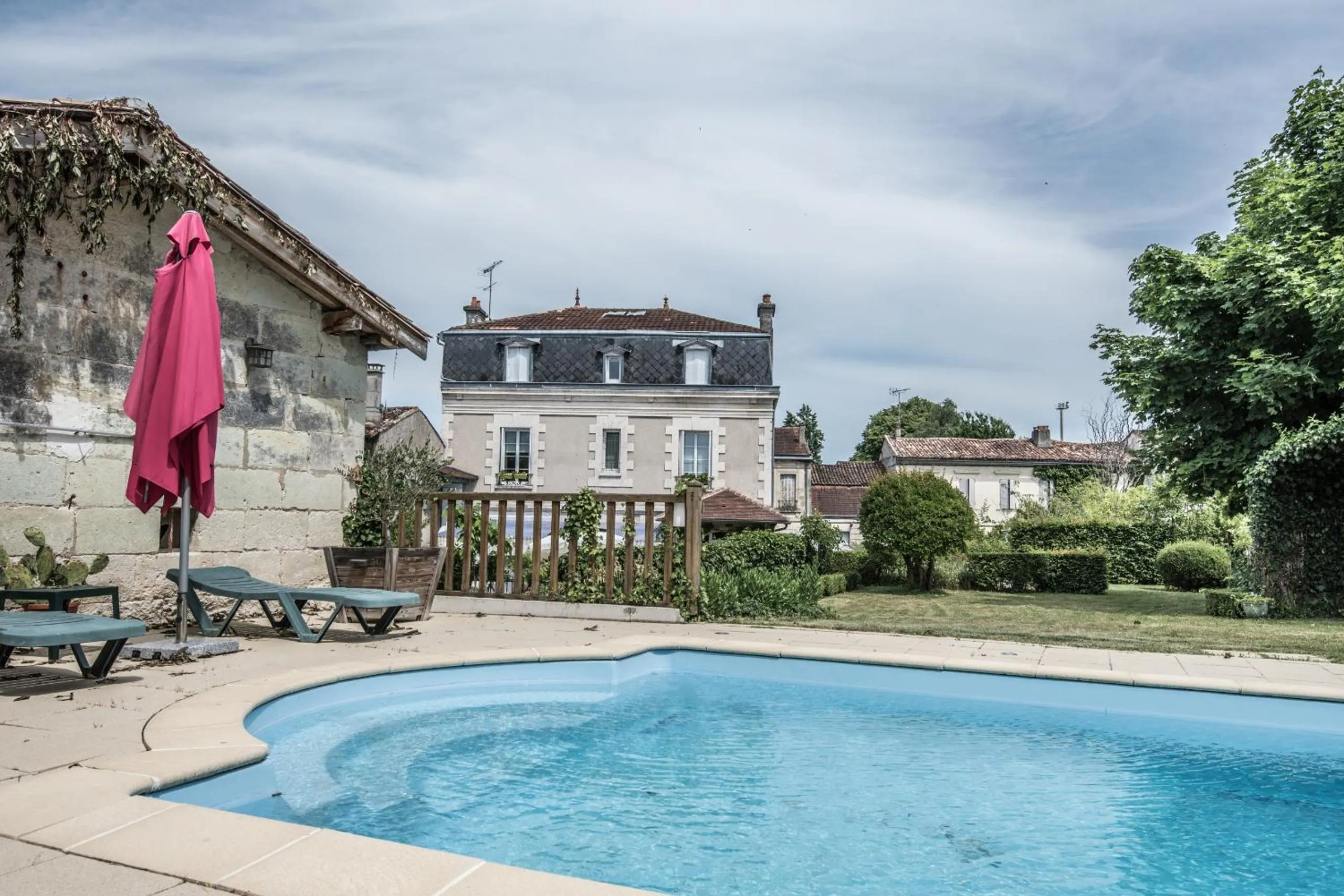 Pool view in Les Tuileries de Chanteloup