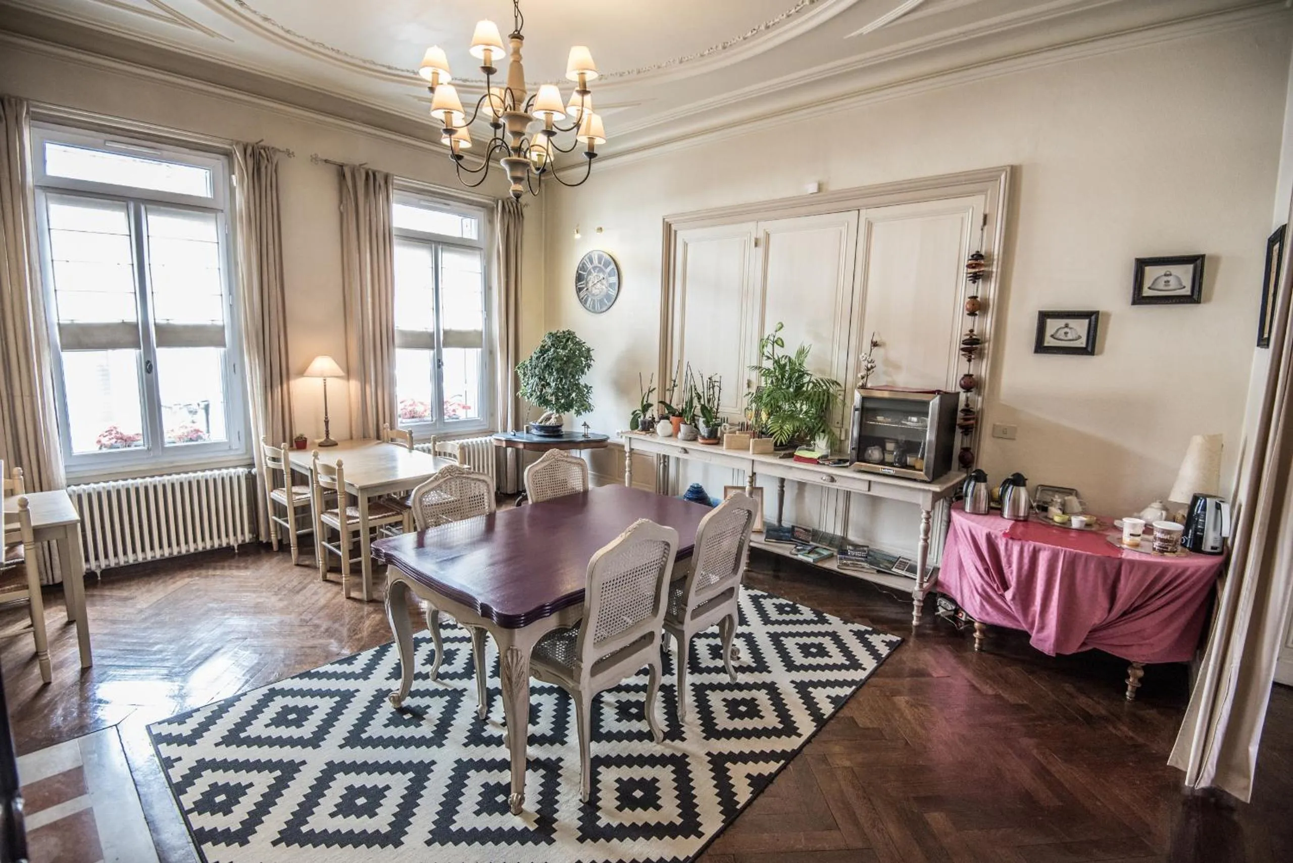 Dining area in Les Tuileries de Chanteloup