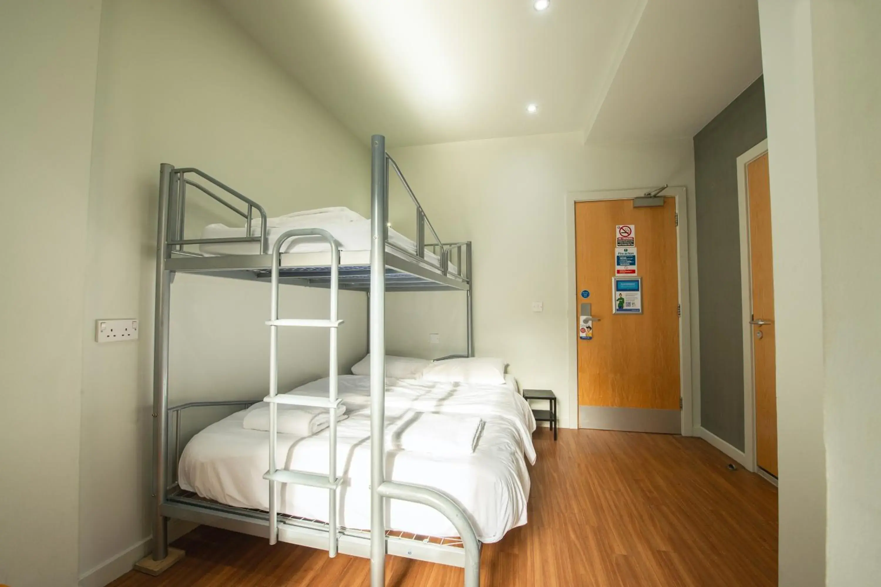 Triple Room in Smart City Hostels by Safestay, Edinburgh Triple Room in Smart City Hostels by Safestay, Edinburgh