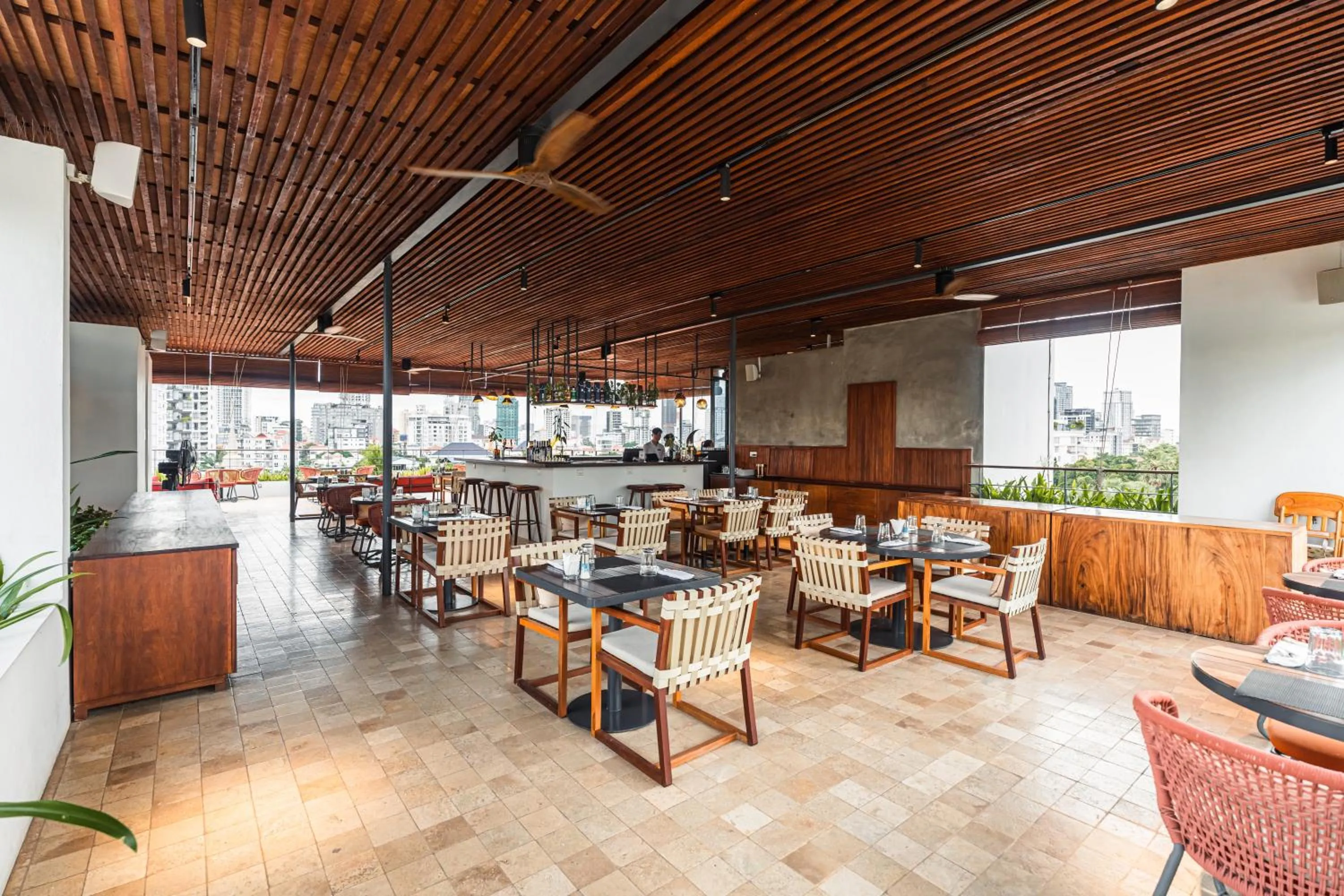 Restaurant/places to eat in Penh House Hotel