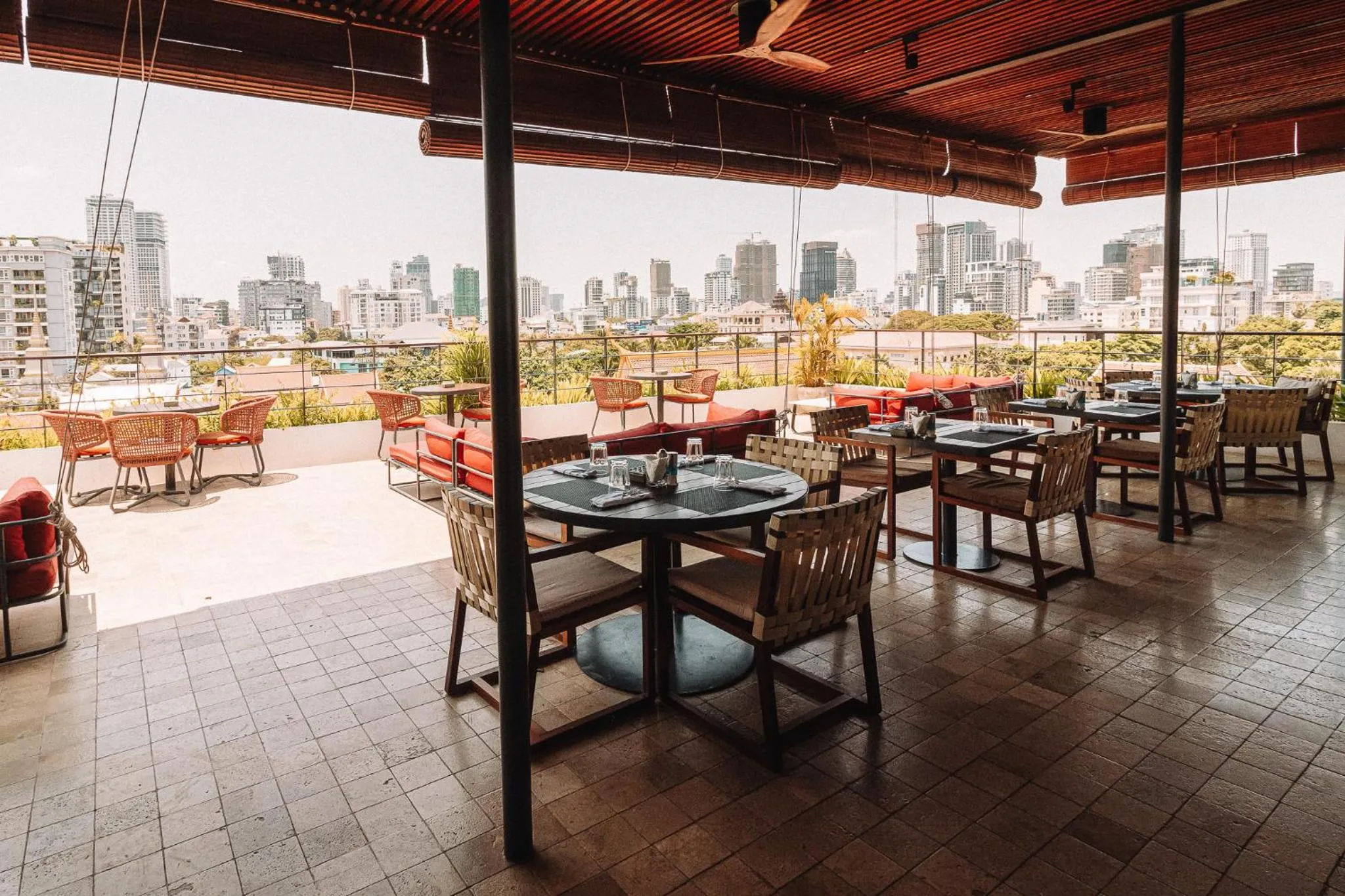 Restaurant/places to eat in Penh House Hotel