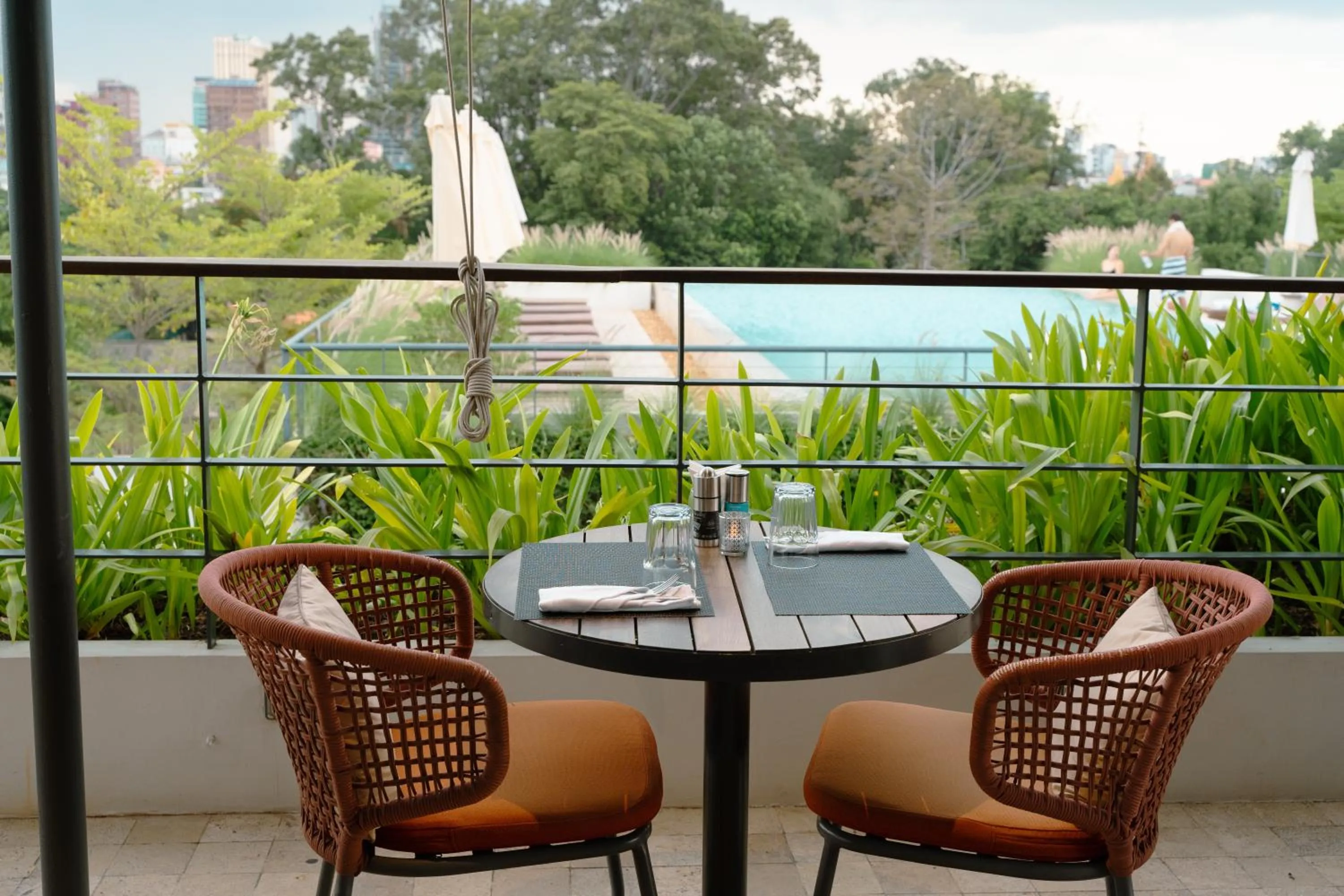 Restaurant/places to eat in Penh House Hotel