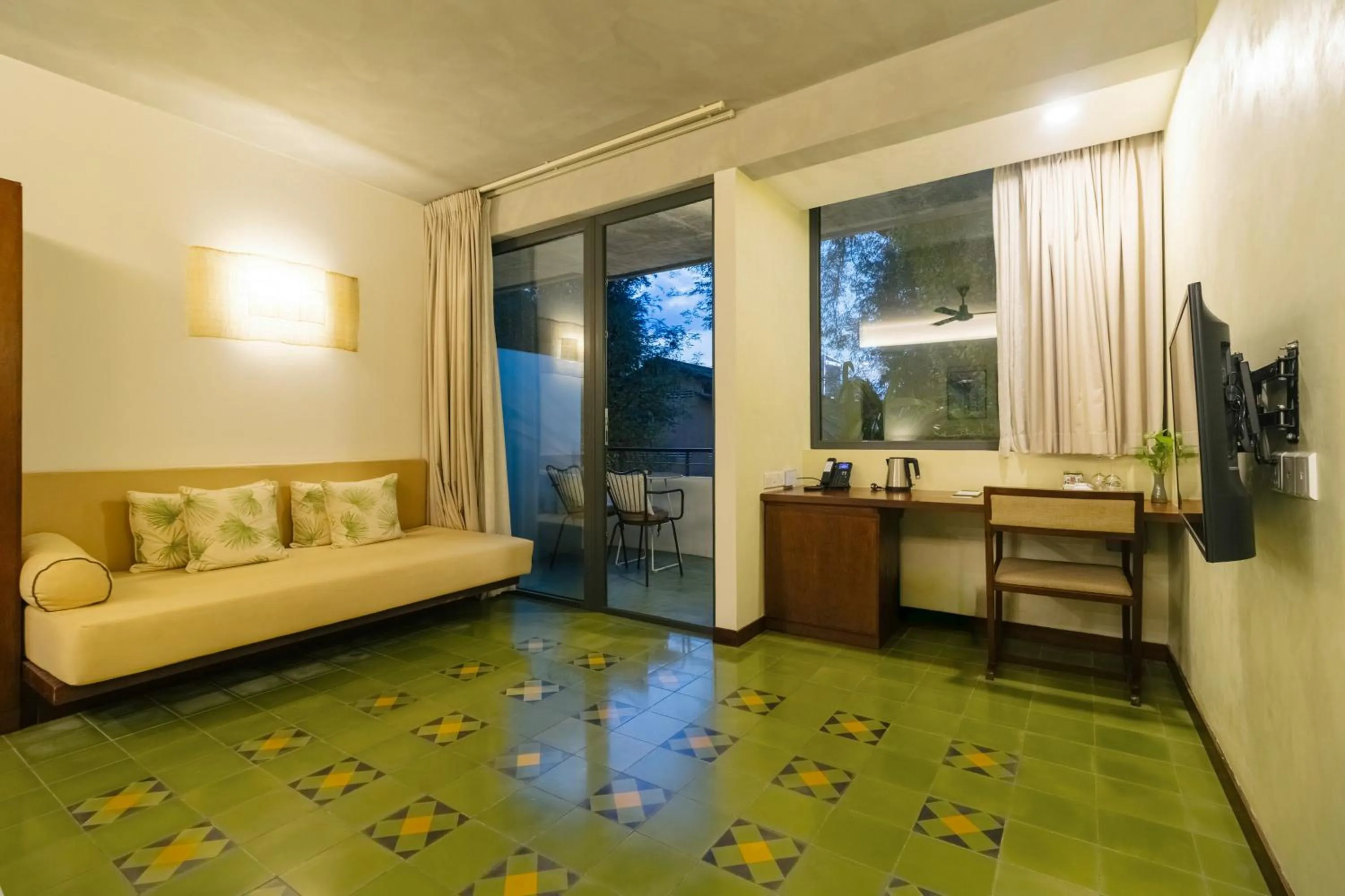 TV and multimedia, Bed in Penh House Hotel