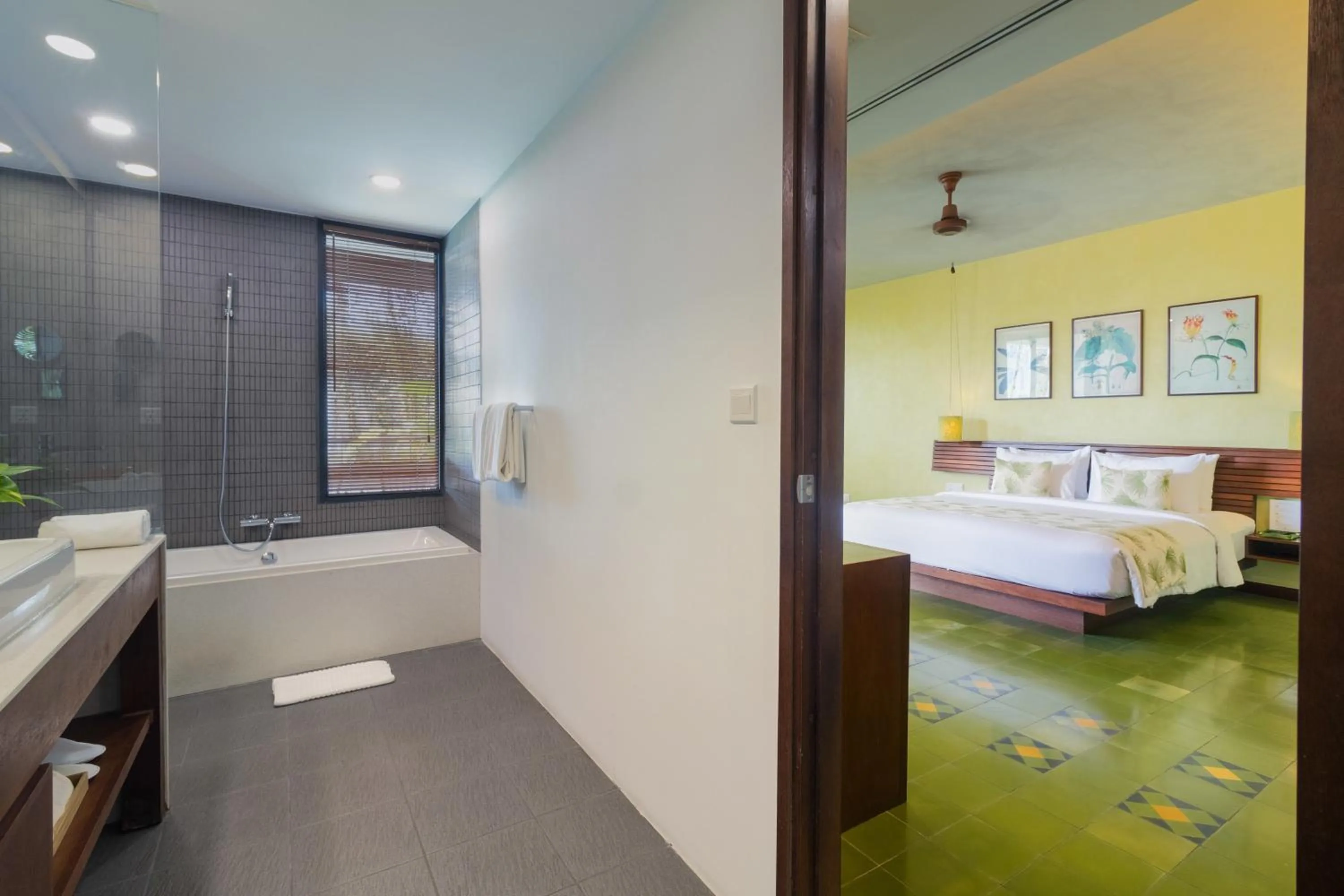 Bathroom, Bed in Penh House Hotel