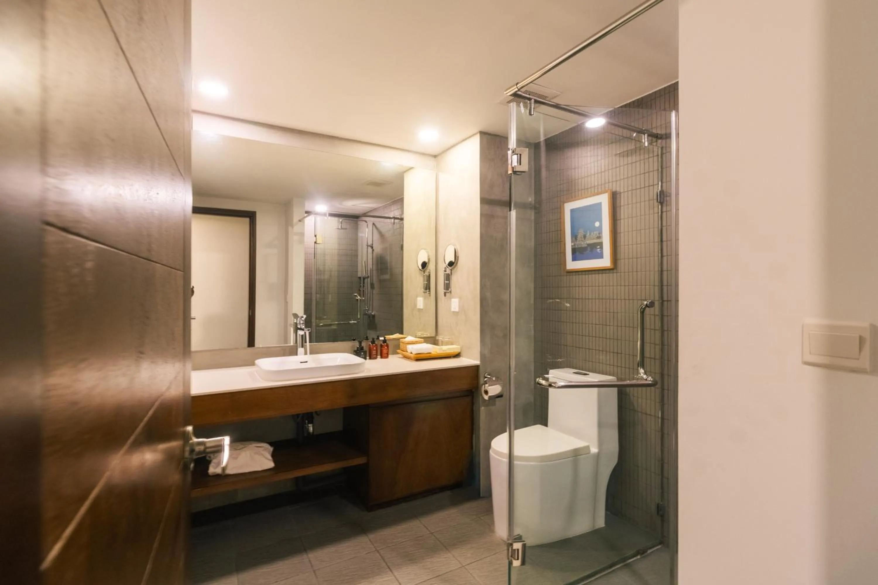 Shower in Penh House Hotel