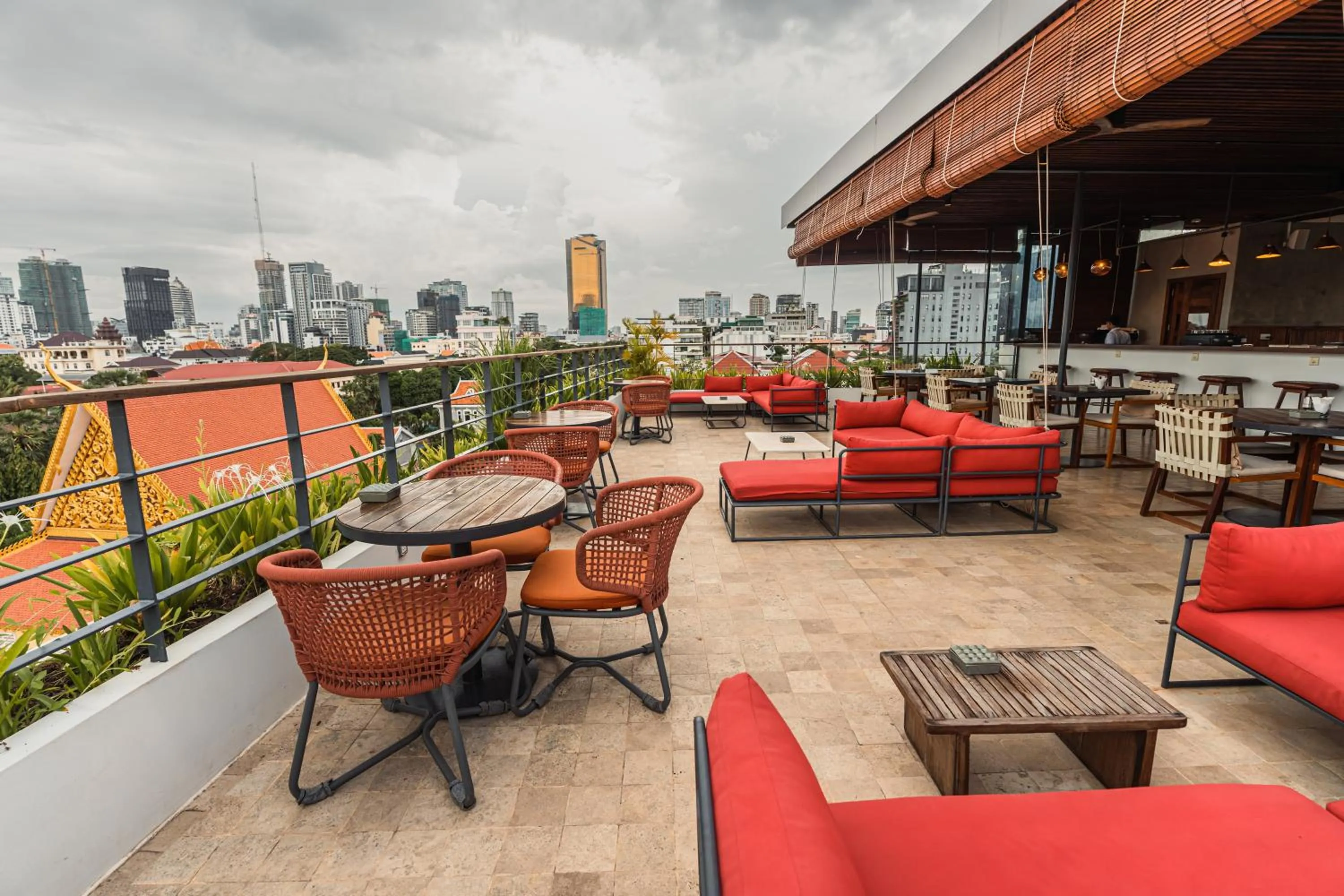 Restaurant/places to eat in Penh House Hotel