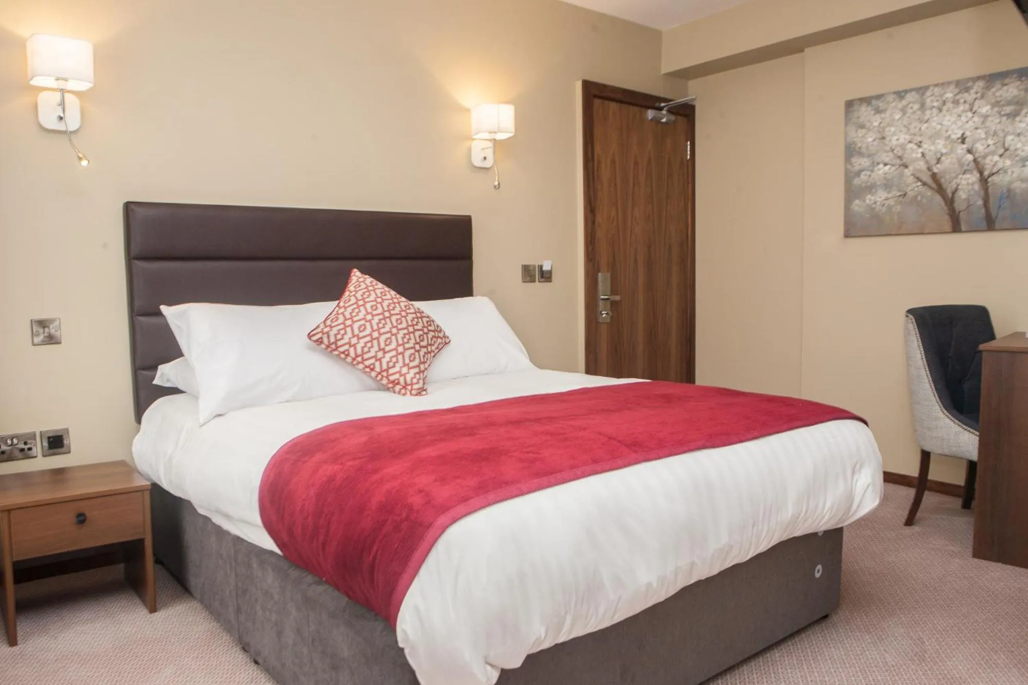 Photo of the whole room, Bed in The Draper Rooms