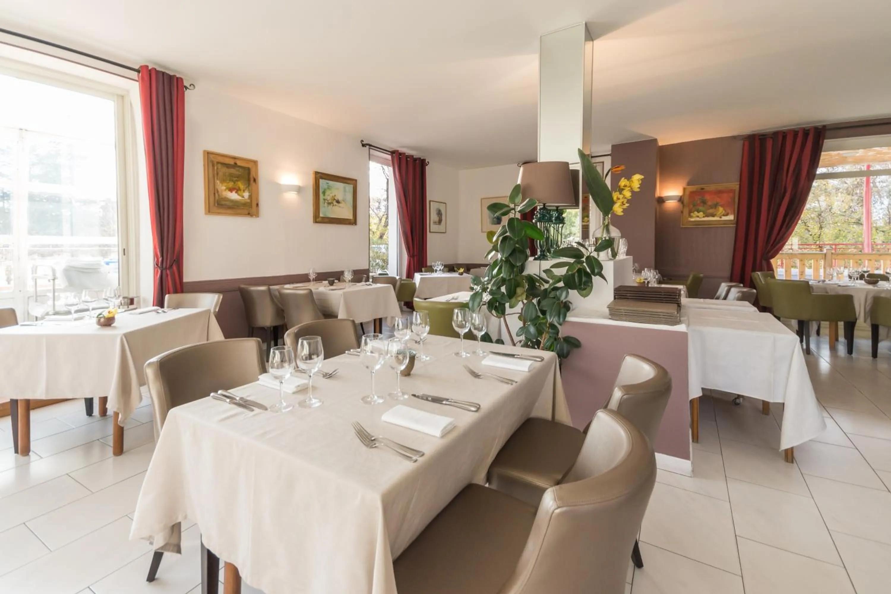 Restaurant/places to eat in Logis Hôtel Le Jabron