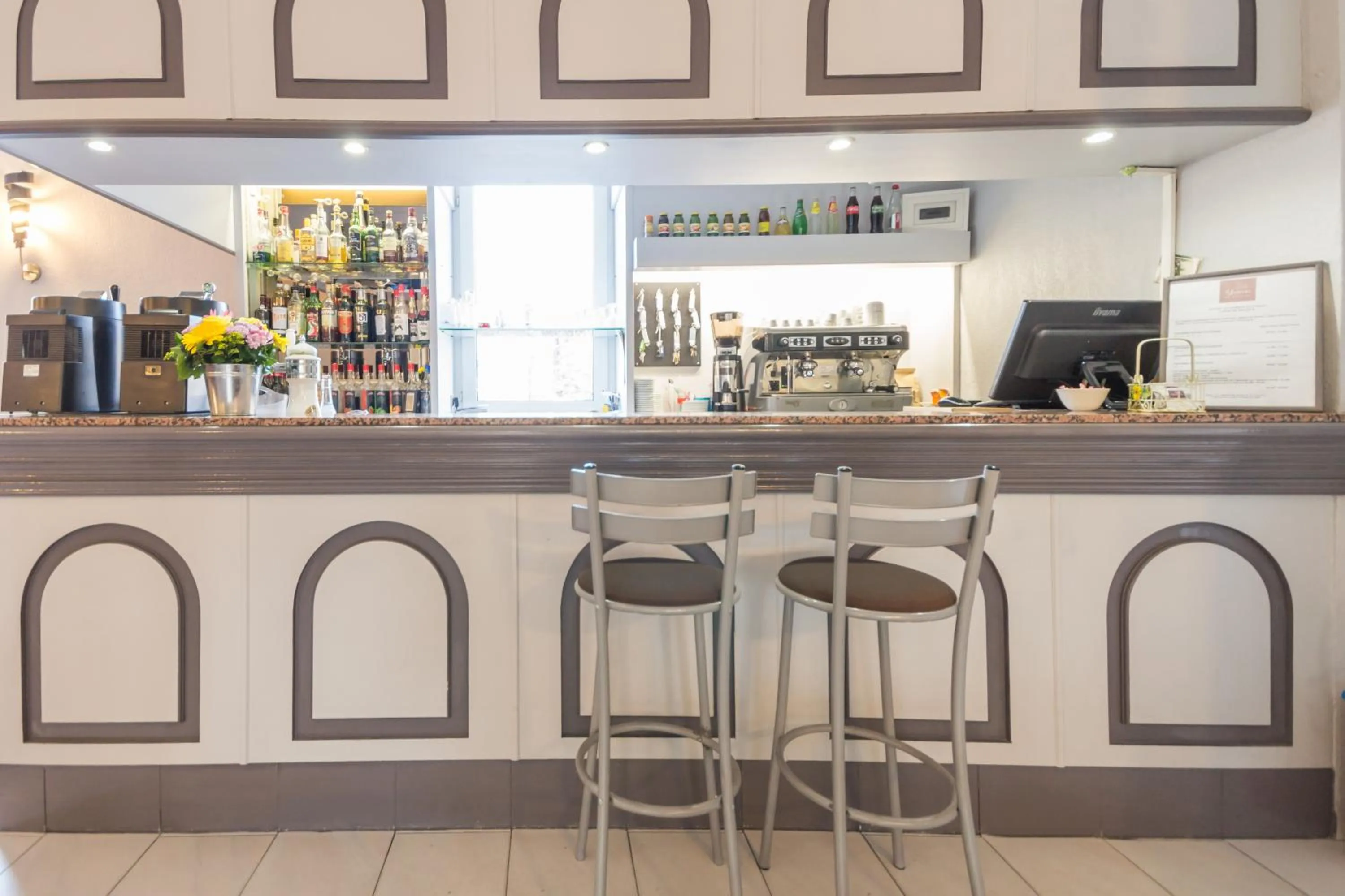 Lounge or bar in Logis Hôtel Le Jabron