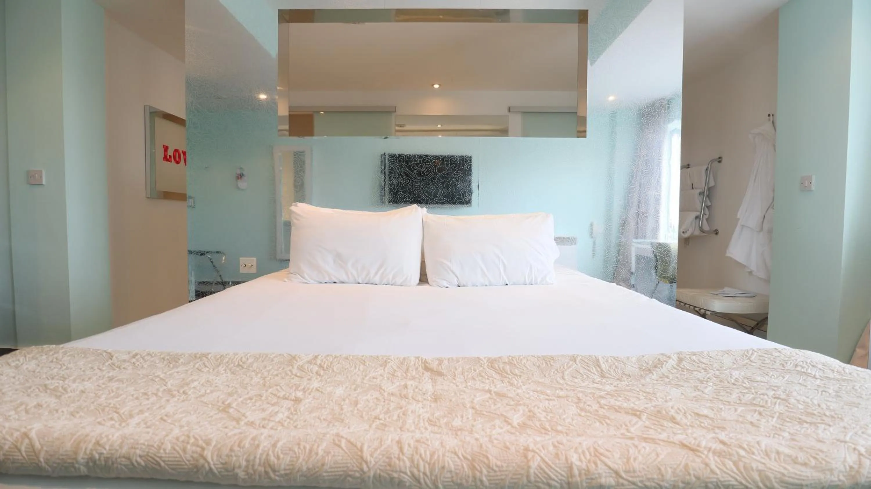 Bedroom in Citrus Hotel Cheltenham by Compass Hospitality