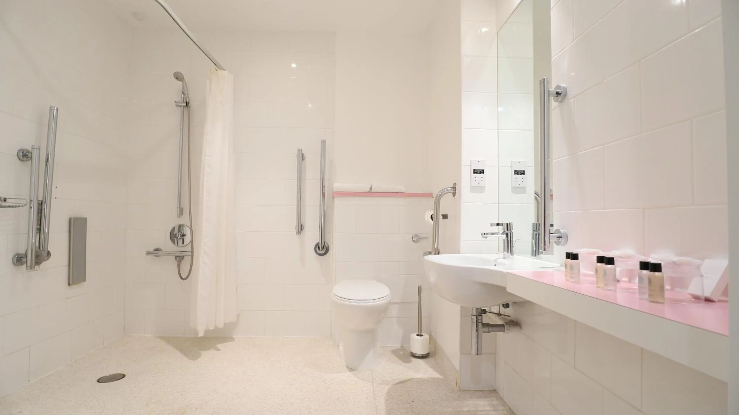 Bathroom in Citrus Hotel Cheltenham by Compass Hospitality