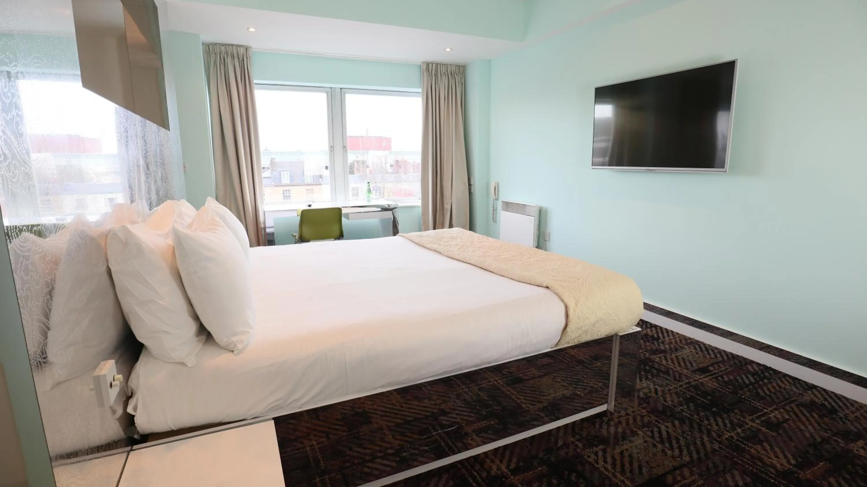 Bedroom in Citrus Hotel Cheltenham by Compass Hospitality