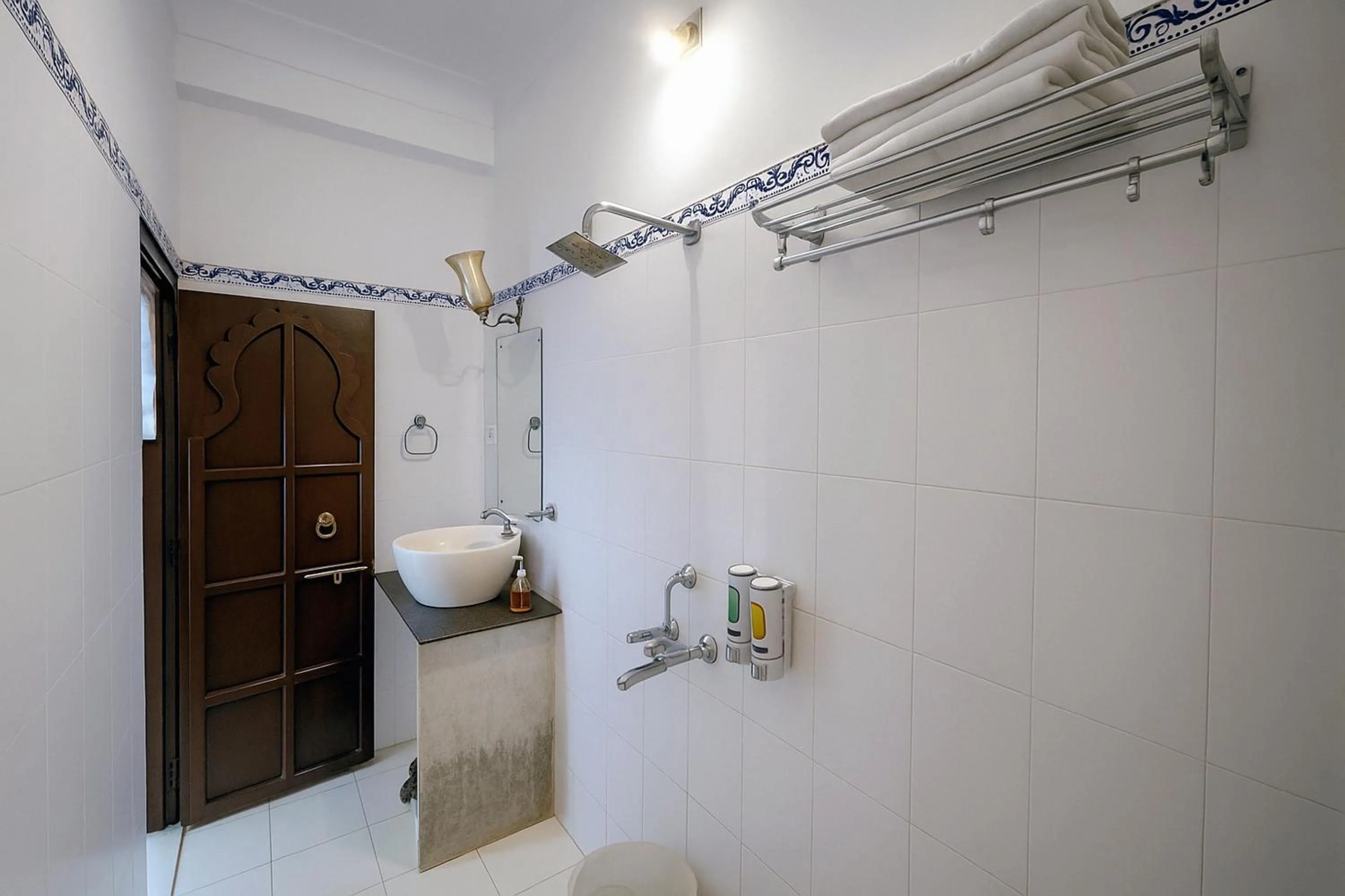 Shower in THAMLA HAVELI - Heritage Lake View Hotel
