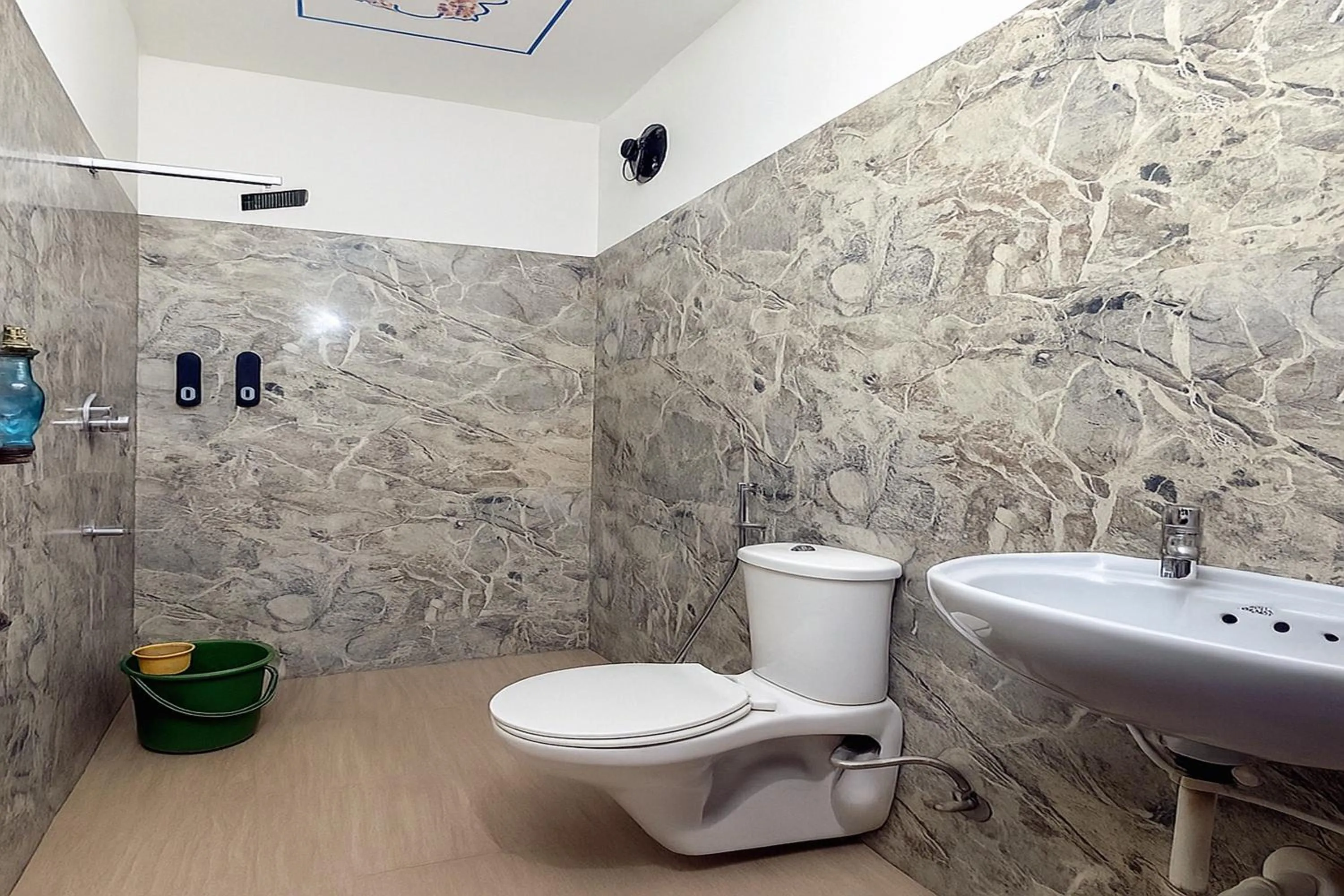 Shower in THAMLA HAVELI - Heritage Lake View Hotel