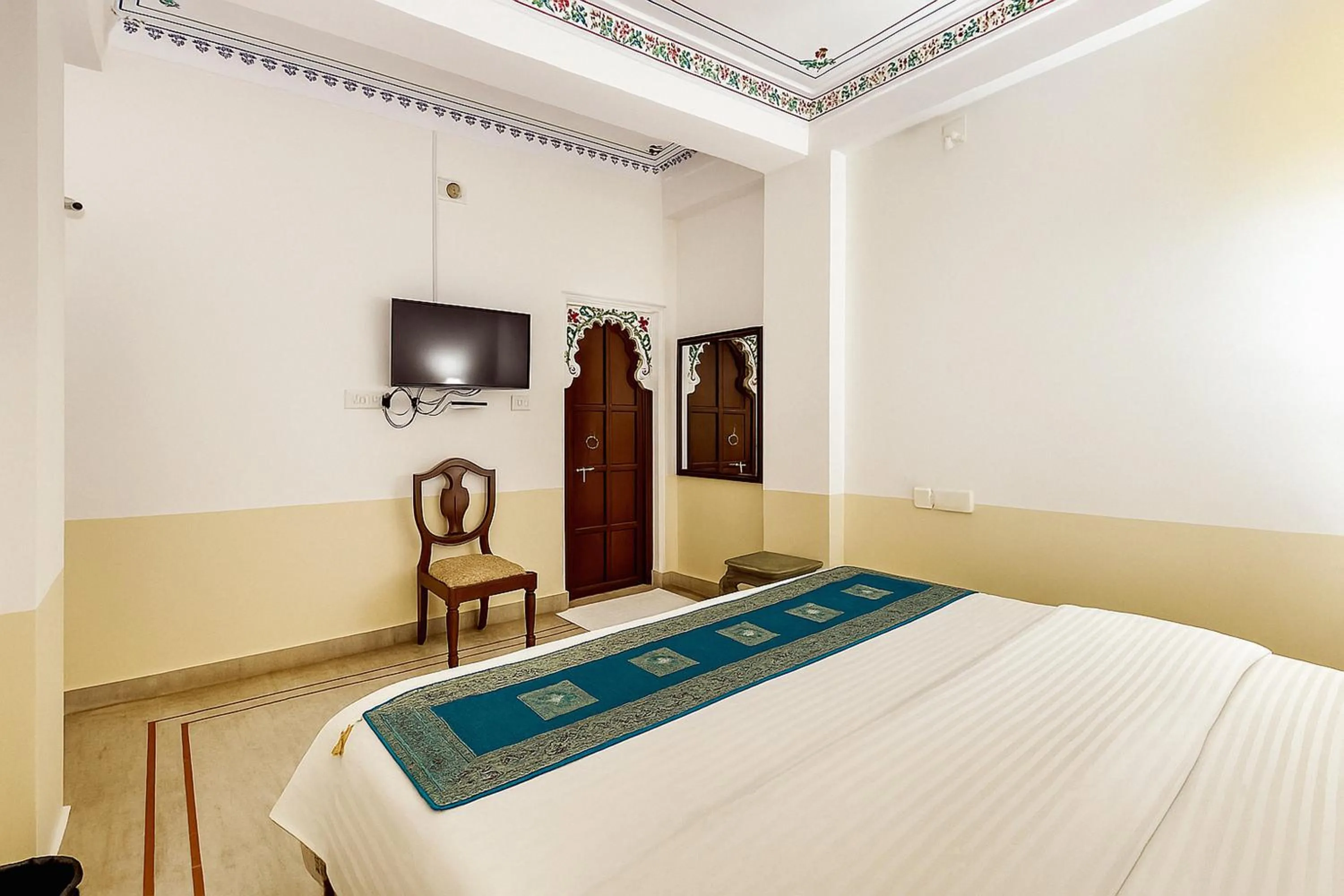 Bed in THAMLA HAVELI - Heritage Lake View Hotel