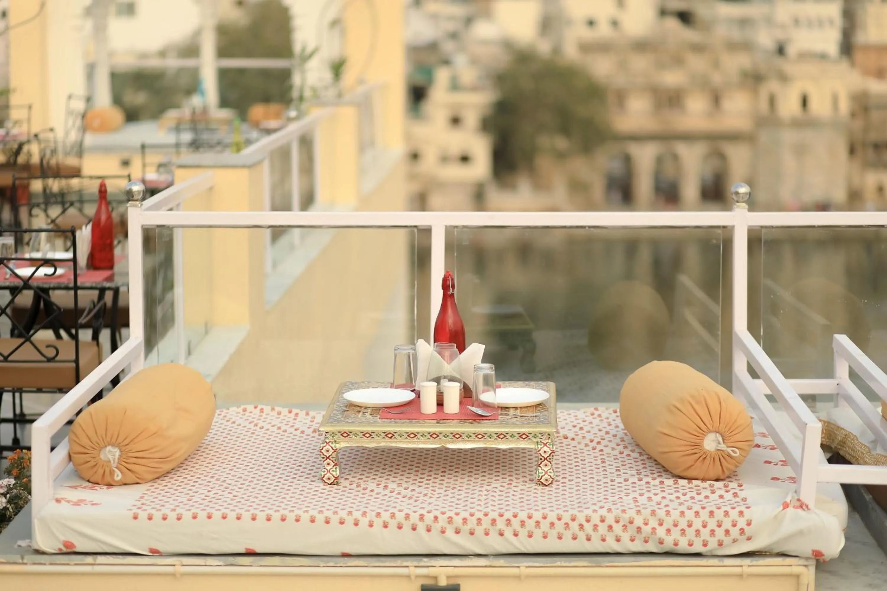 Day in THAMLA HAVELI - Heritage Lake View Hotel