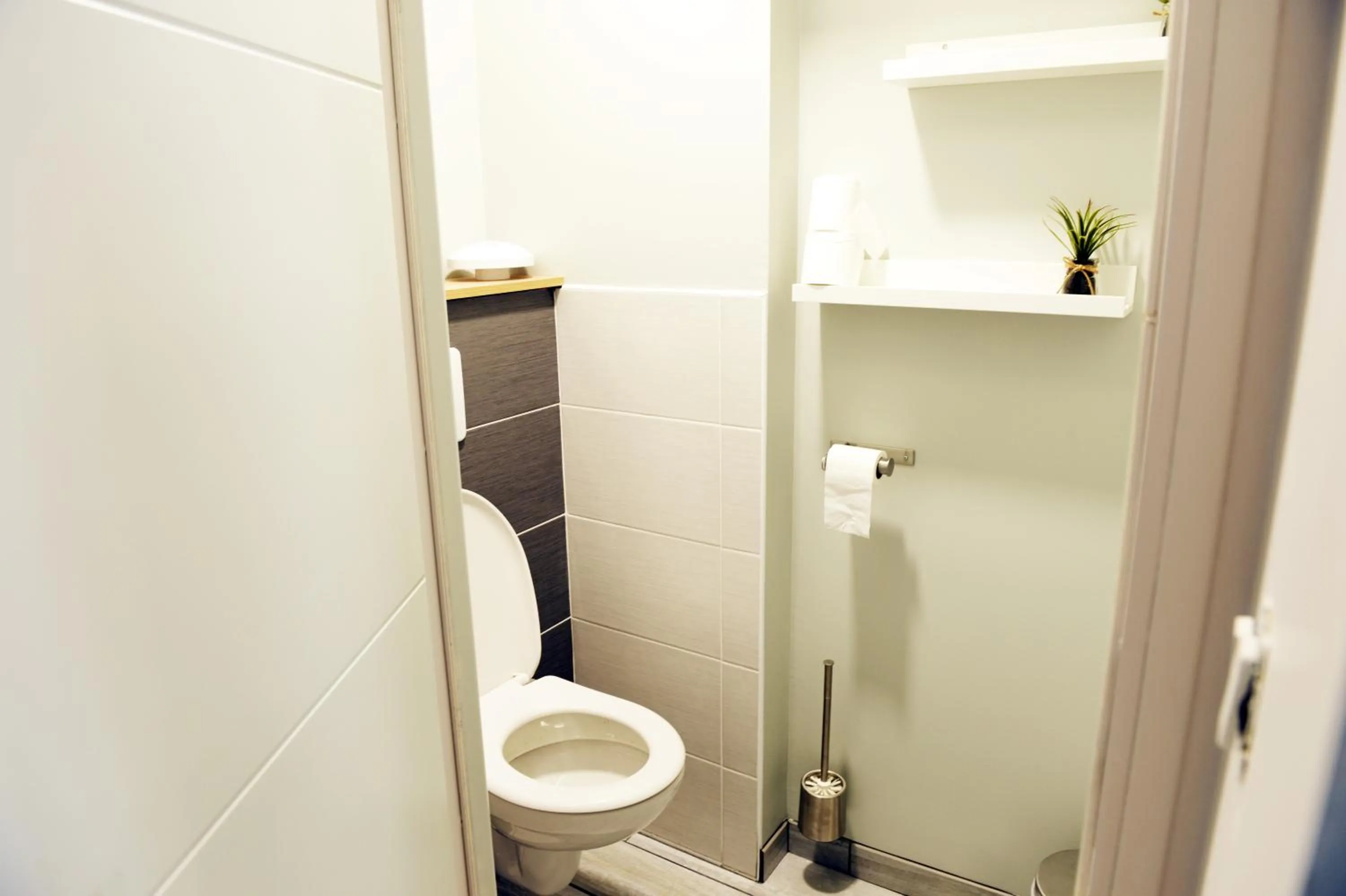 Toilet in O2 Horizon