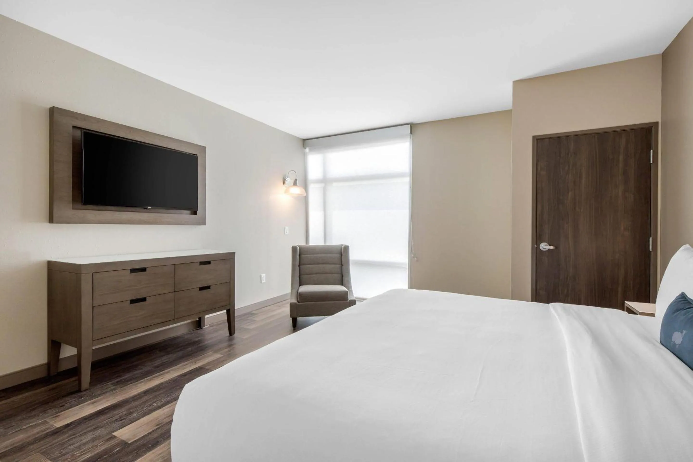 Bedroom, Bed in Cambria Hotel Mount Pleasant - Charleston