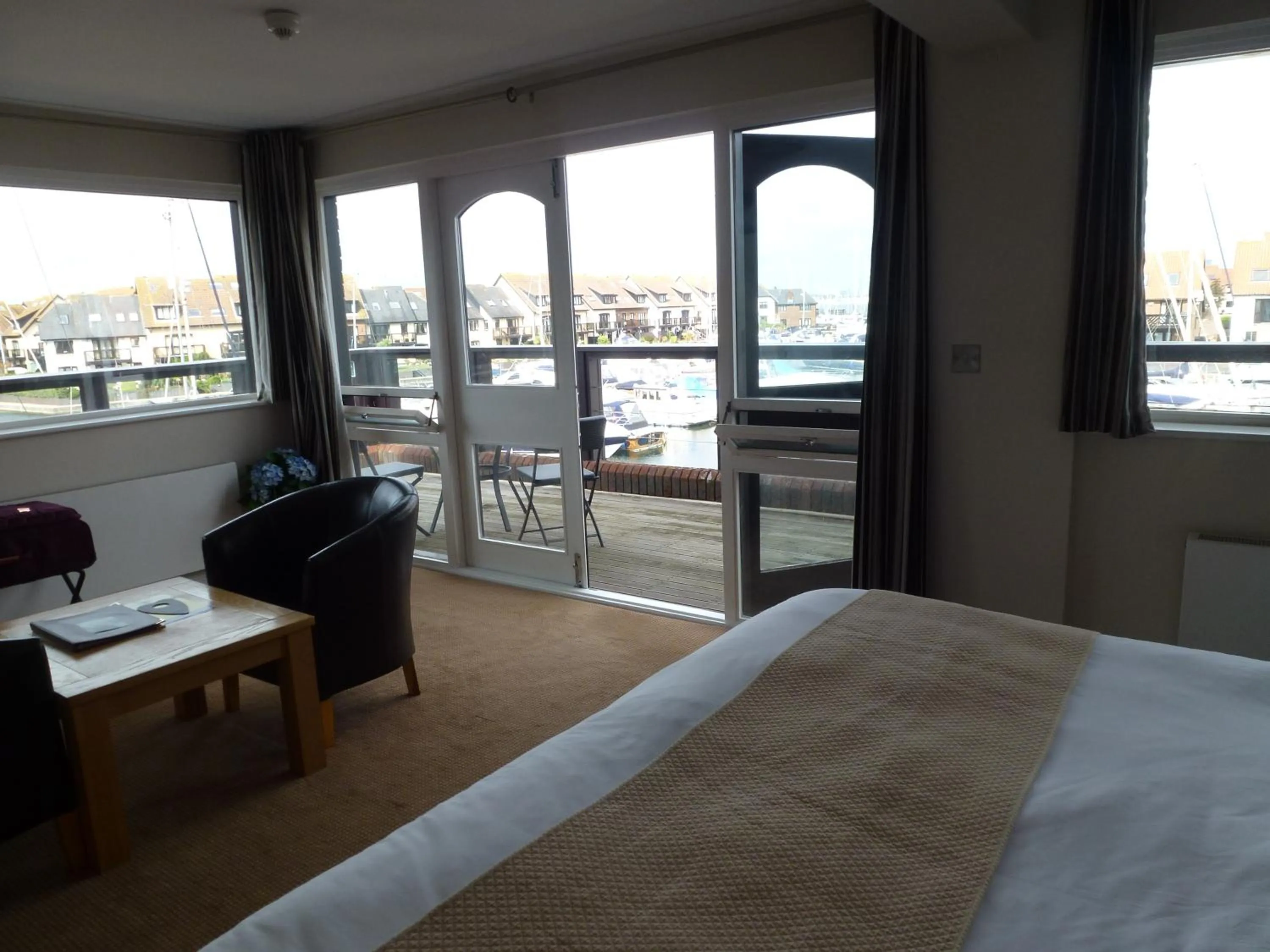 Seating area, Bed in Boathouse Hotel