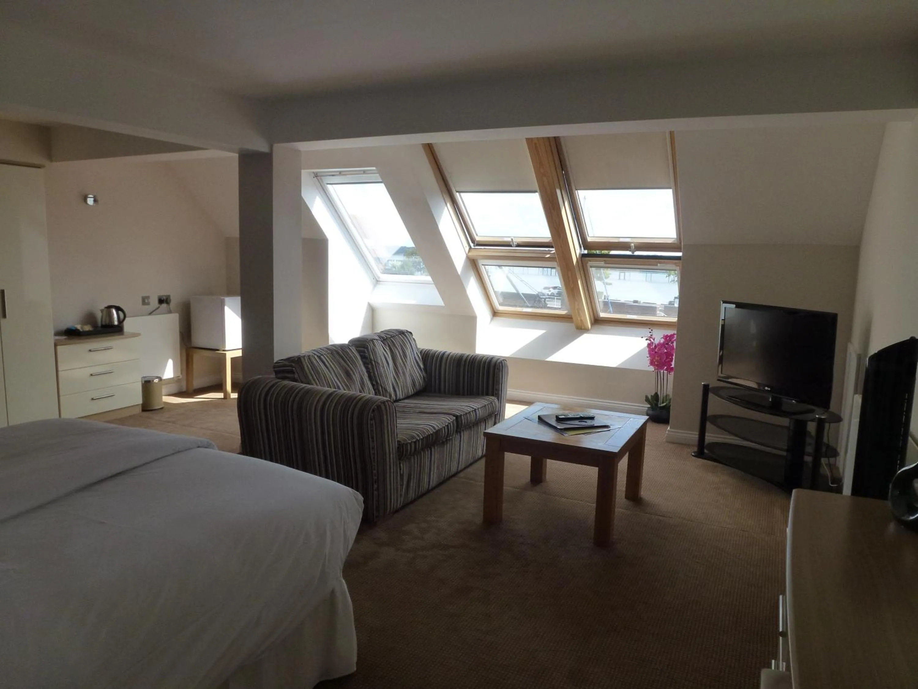 Photo of the whole room, Bed in Boathouse Hotel