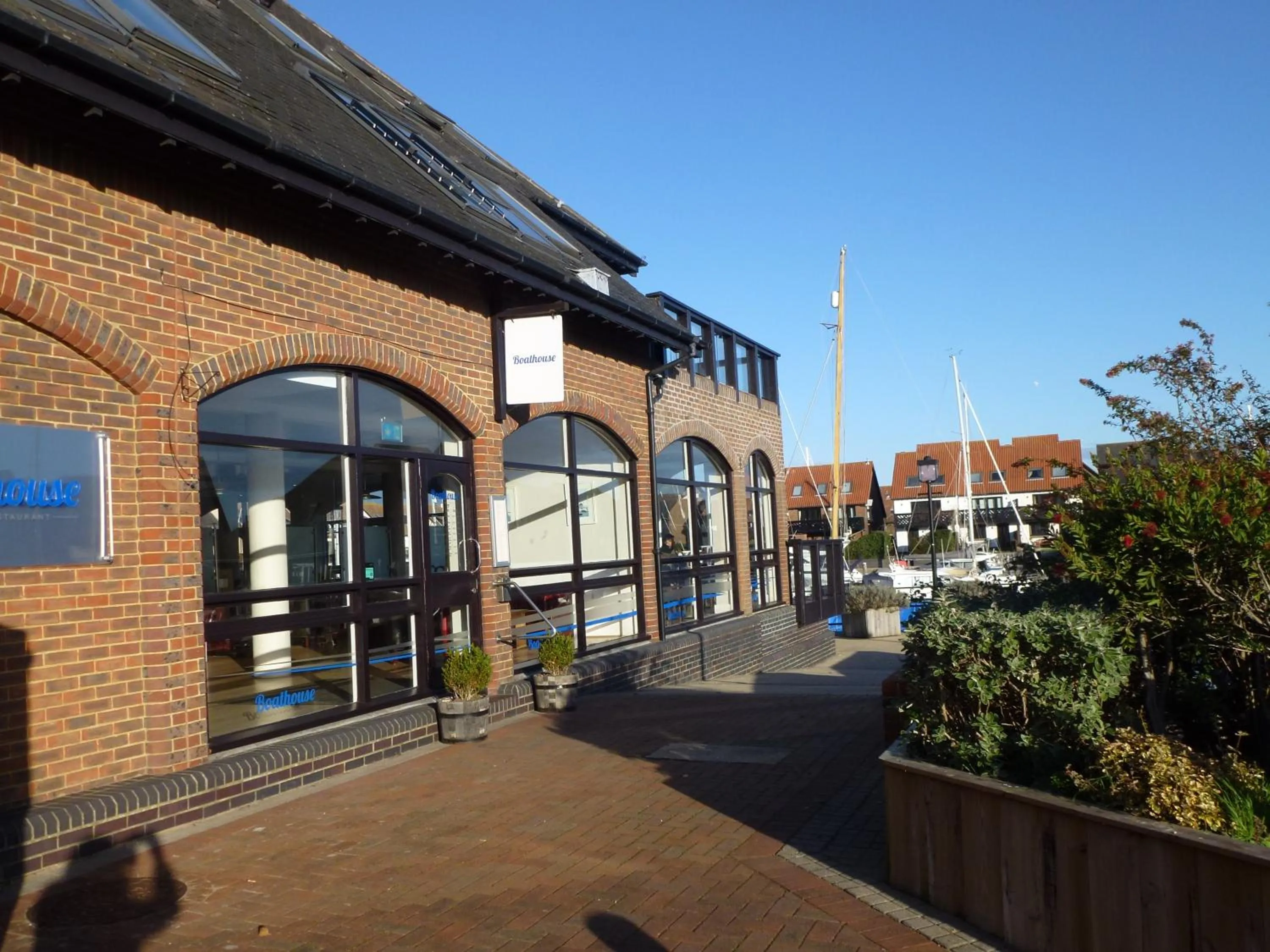 Facade/entrance in Boathouse Hotel