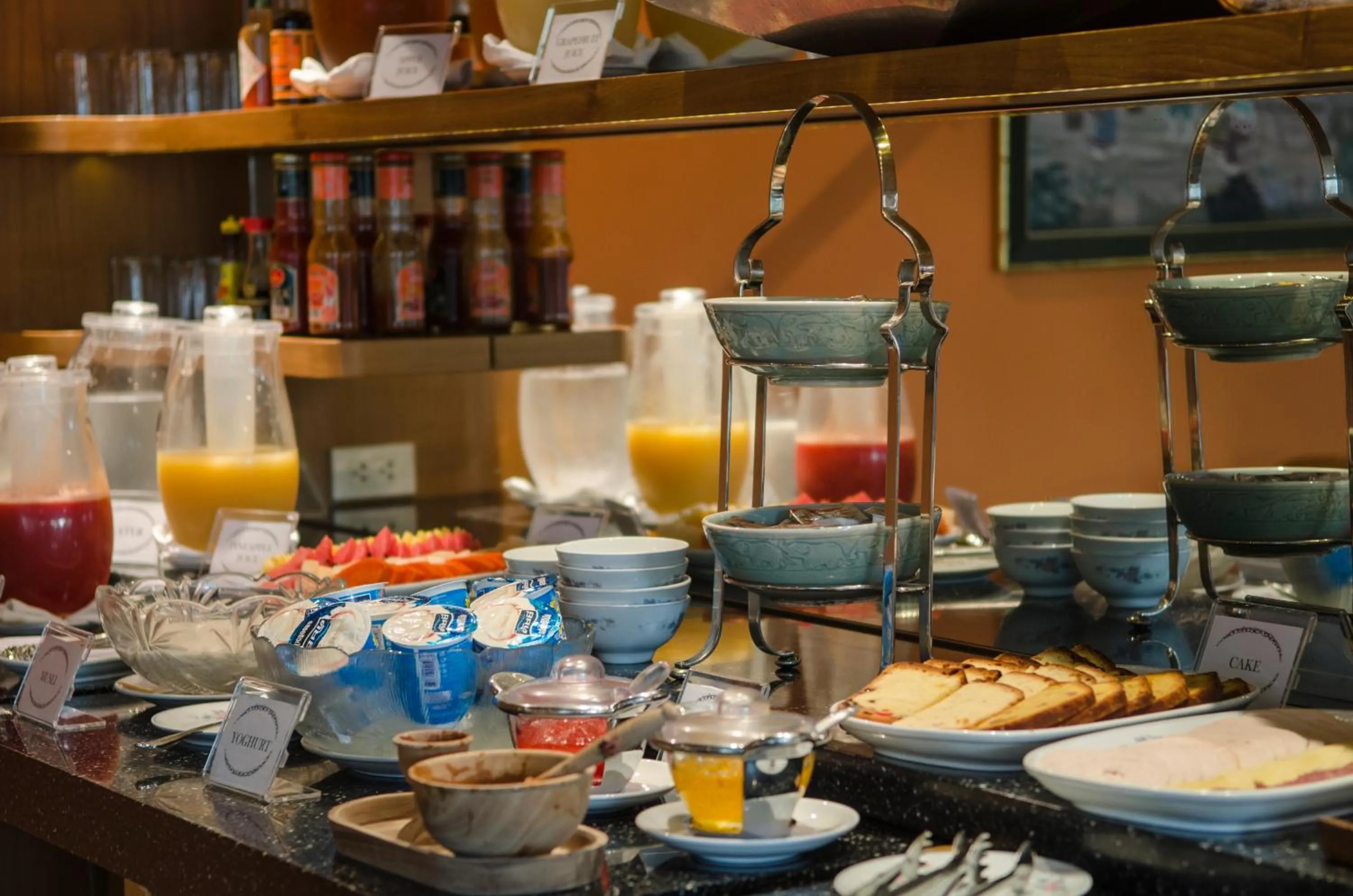 Food and drinks in The Tarntawan Hotel Surawong Bangkok