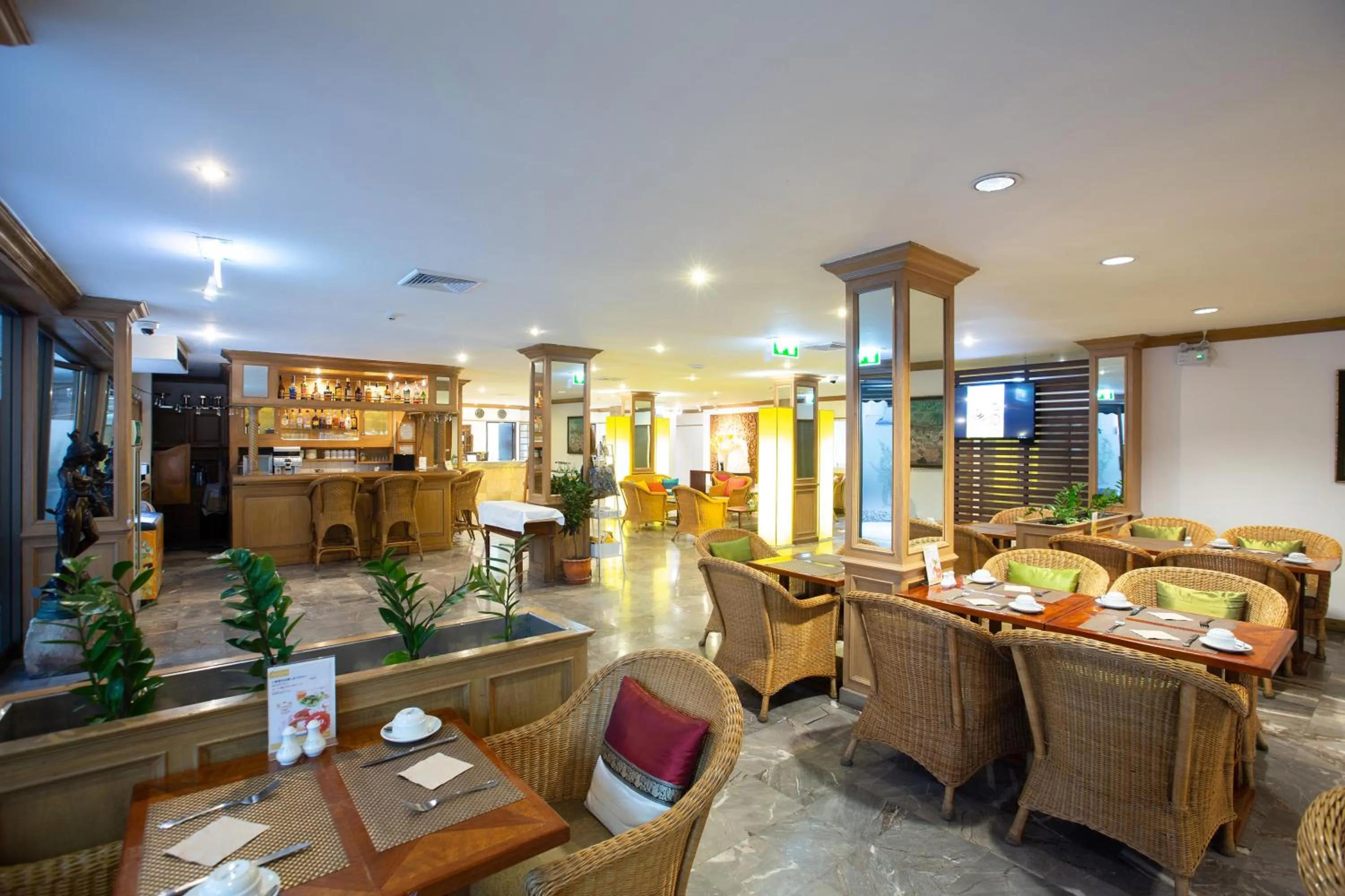 Restaurant/places to eat in The Tarntawan Hotel Surawong Bangkok