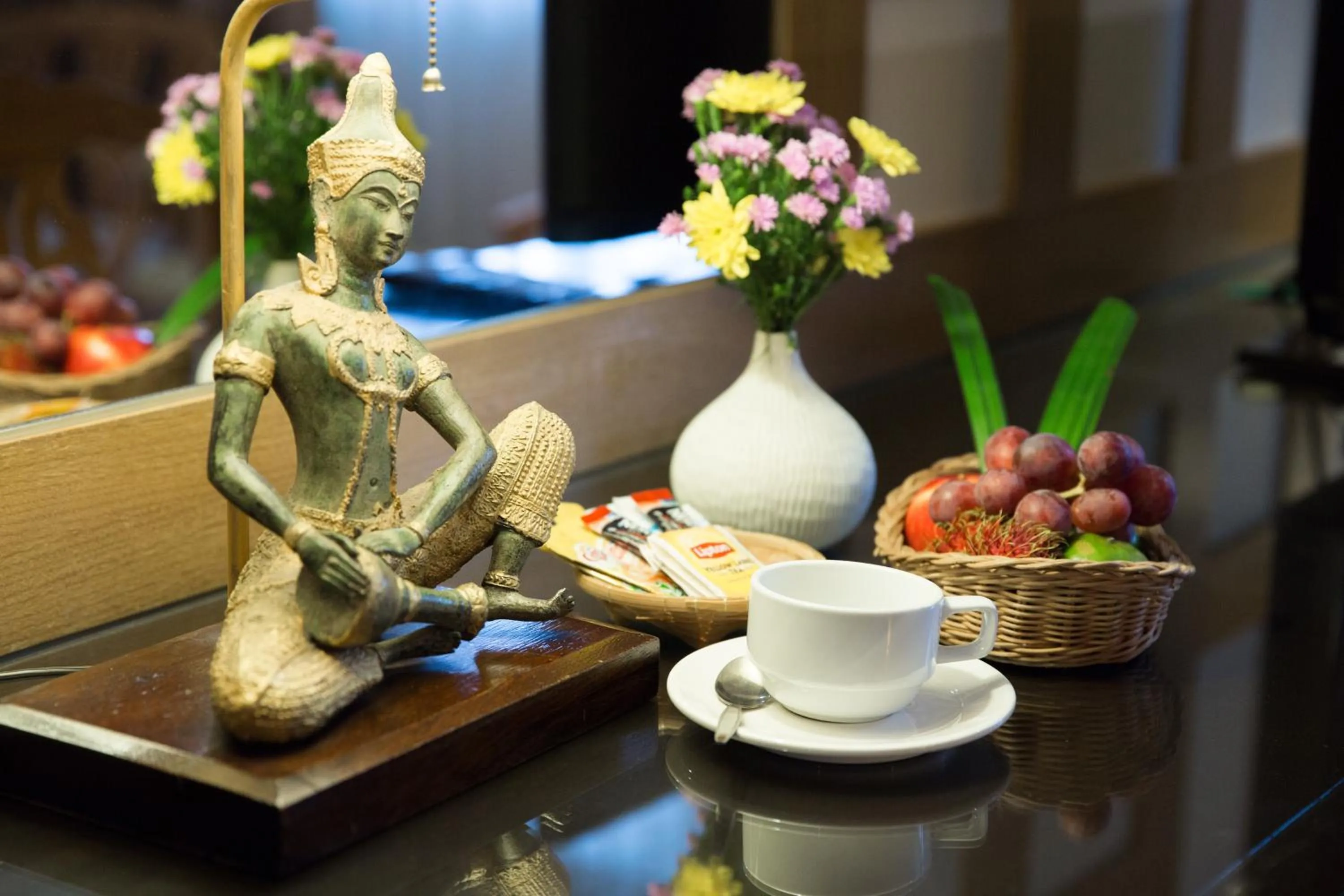 Food and drinks in The Tarntawan Hotel Surawong Bangkok