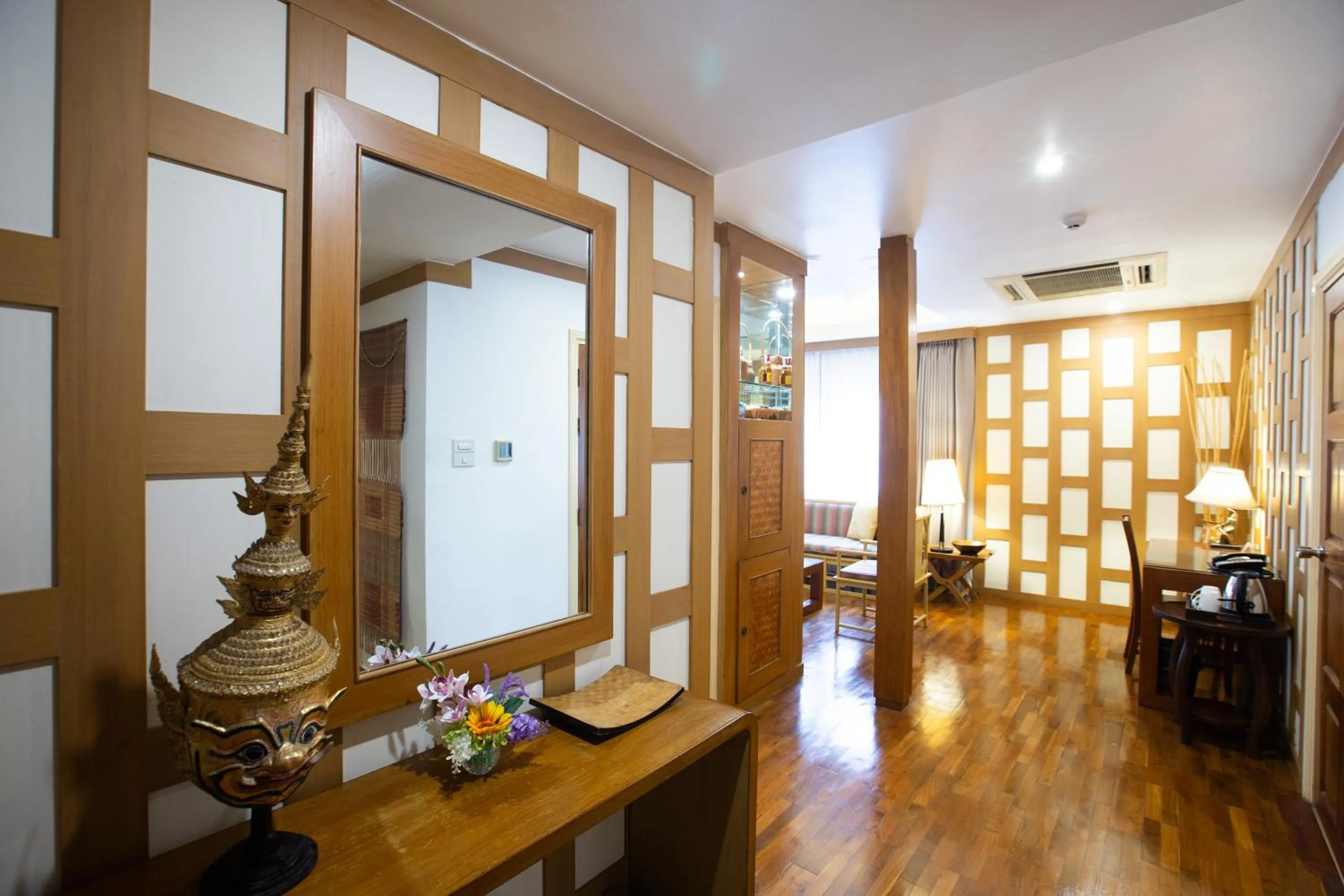 Area and facilities in The Tarntawan Hotel Surawong Bangkok